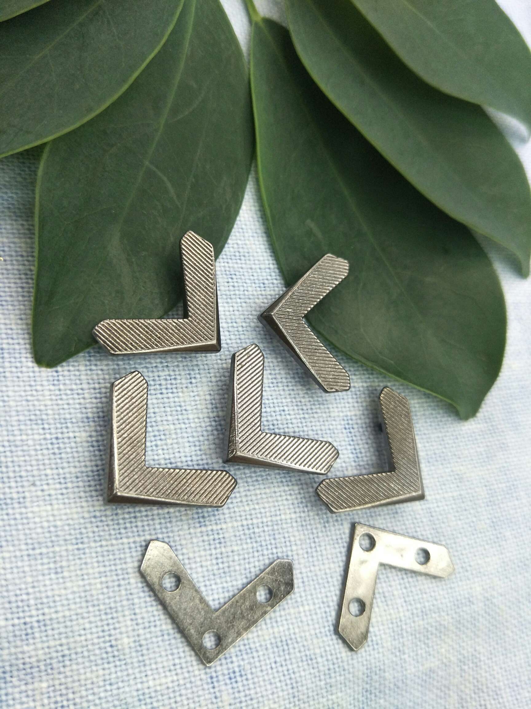 枪黑异形标牌产品图