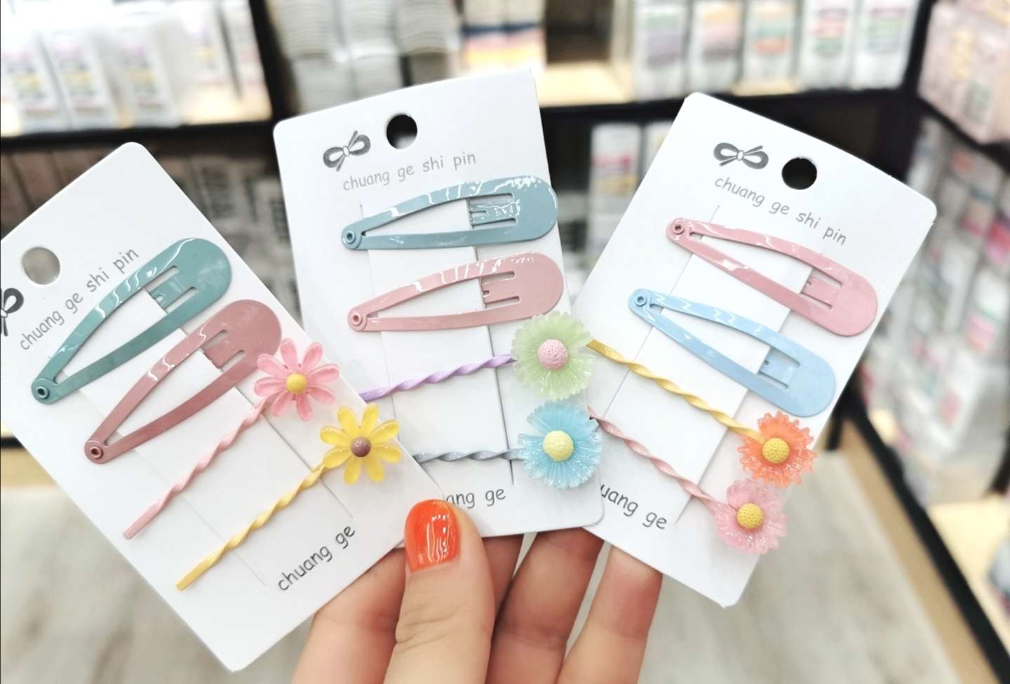 Hairpins, BB clips, edge clips, Internet celebrity clips, and cute little daisies in an ins style details Picture