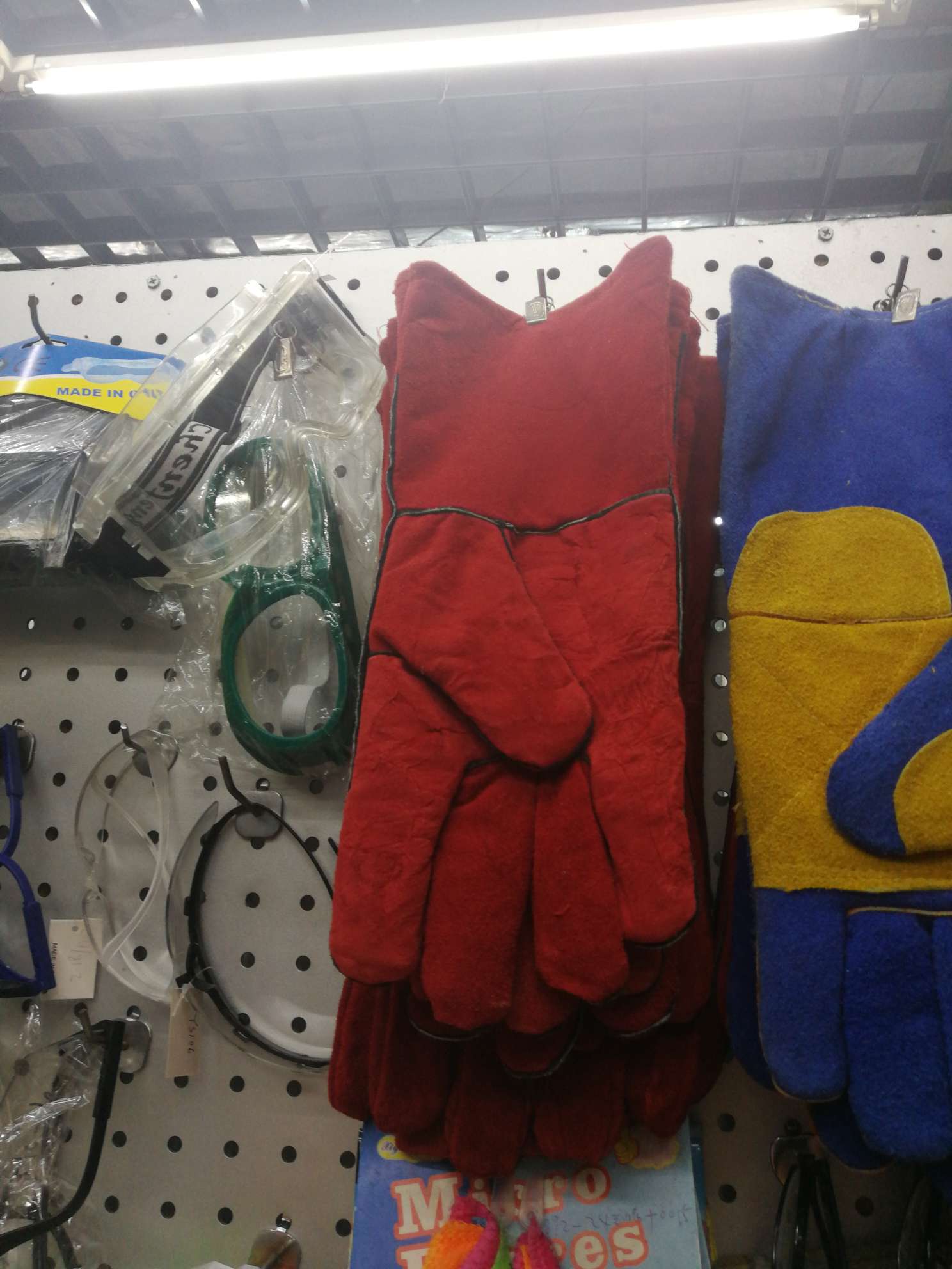 Leather gloves thumbnail