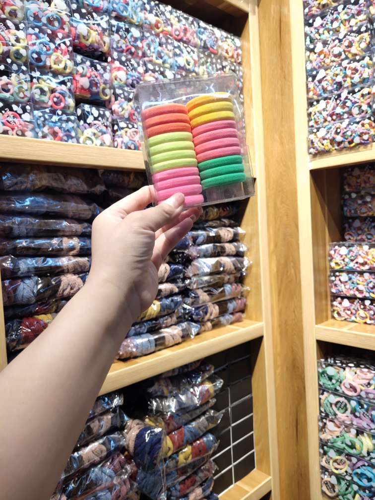 The fluorescent new crocodile pp clip is so colorful and delightful. Just looking at it makes me want it