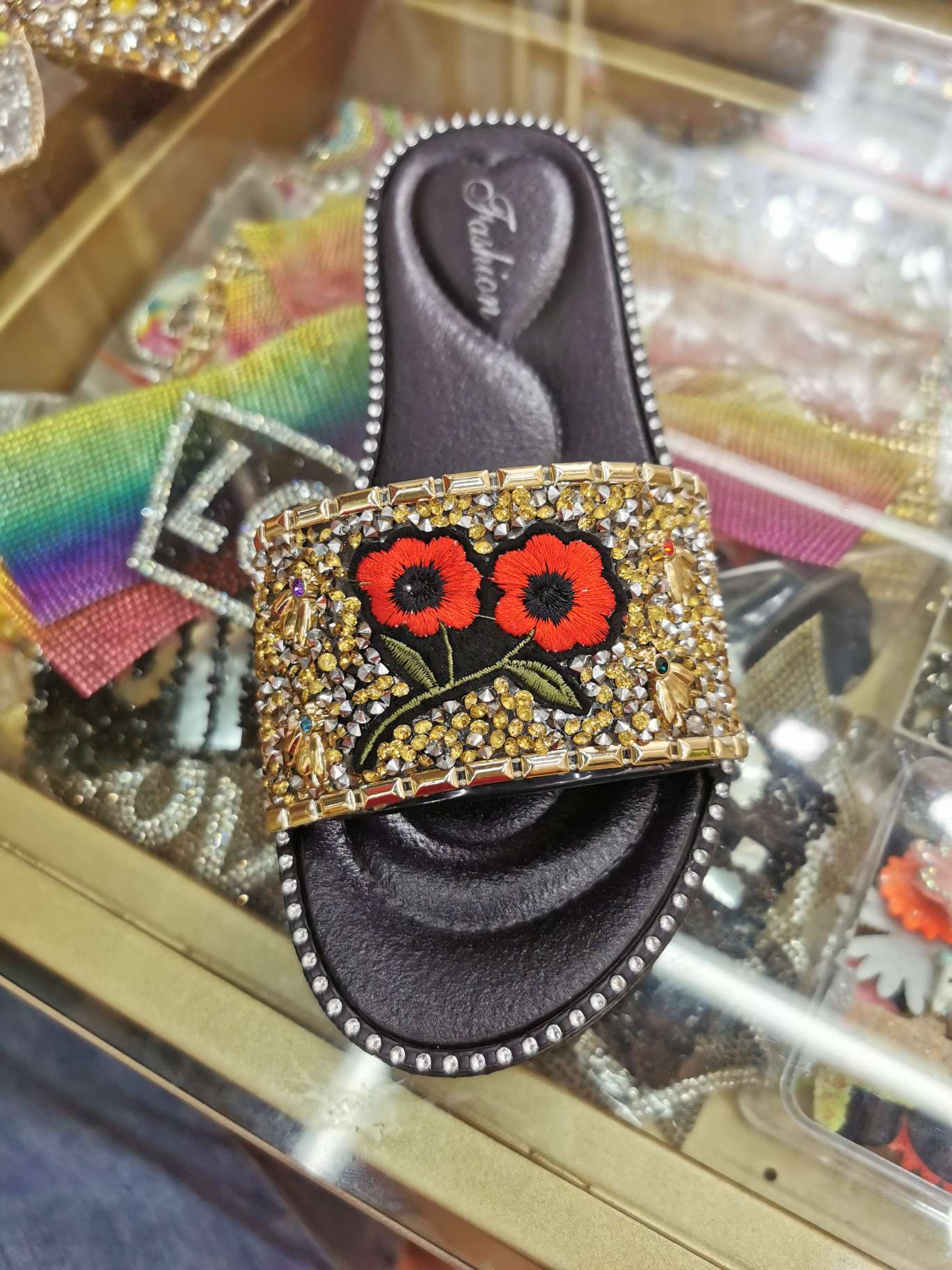 Embroidered double floral and thread diamond border vamp toe