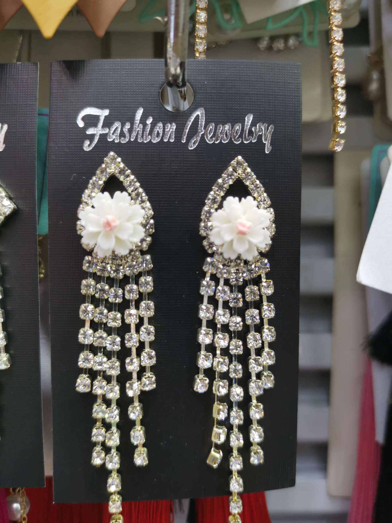 Earrings claw chains
