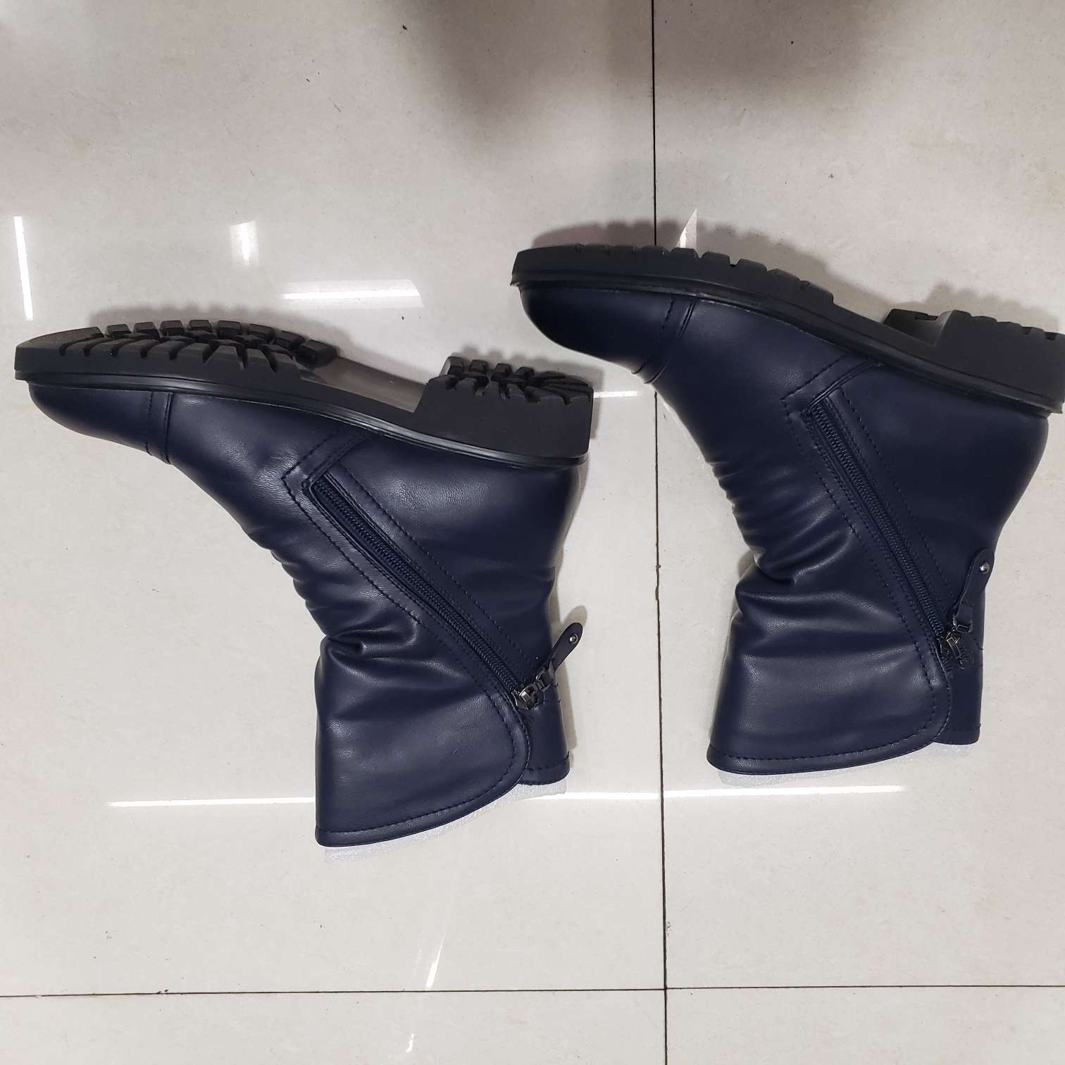 新款经典现货女靴女鞋白底实物图