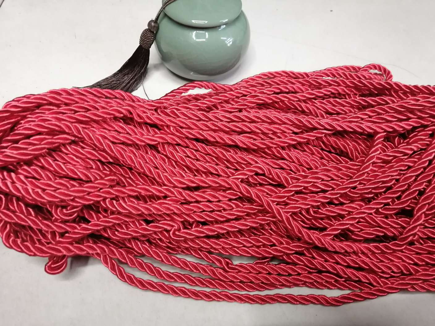 红绳子 旅游红绳白底实物图