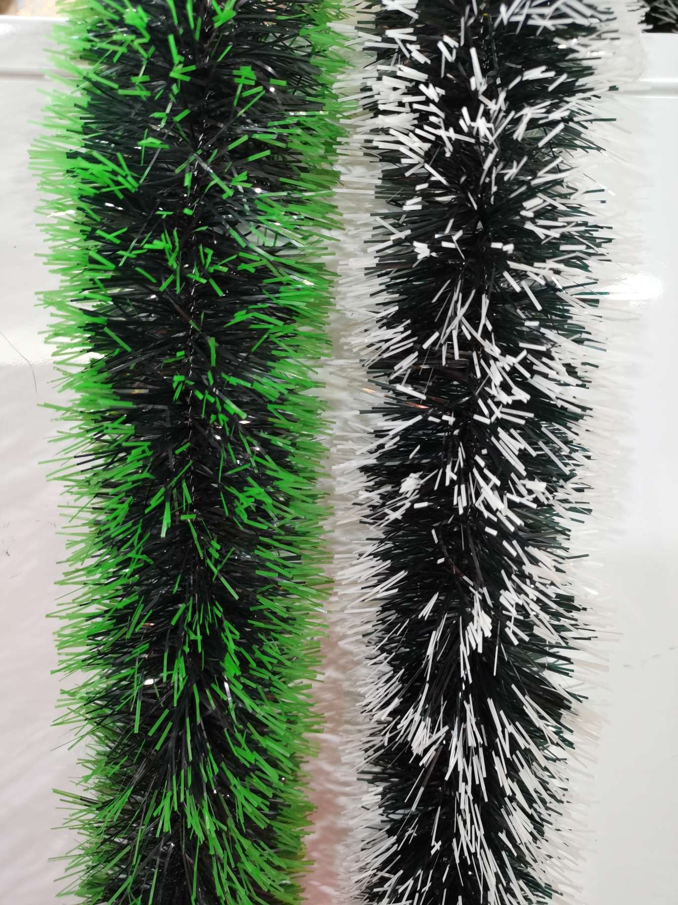 Dark green and white with green tips, Christmas color strips, rubia, carnival party, festival supplies, scene arrangement