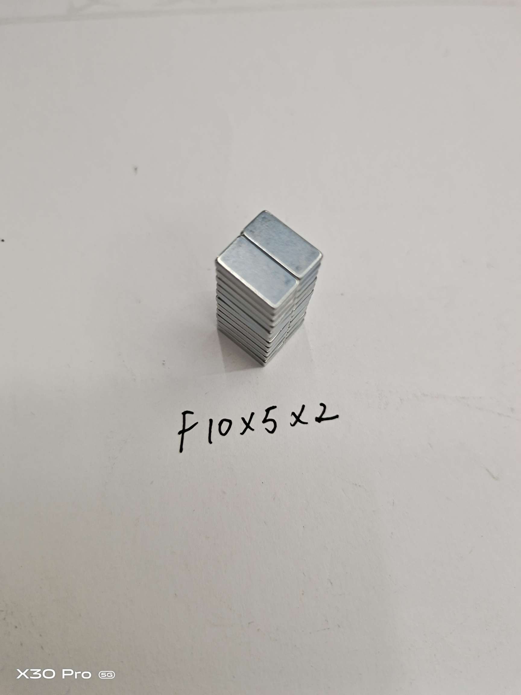方块磁铁F10*5*2镀锌，指环配套磁铁，N40性能，高斯在2950左右。