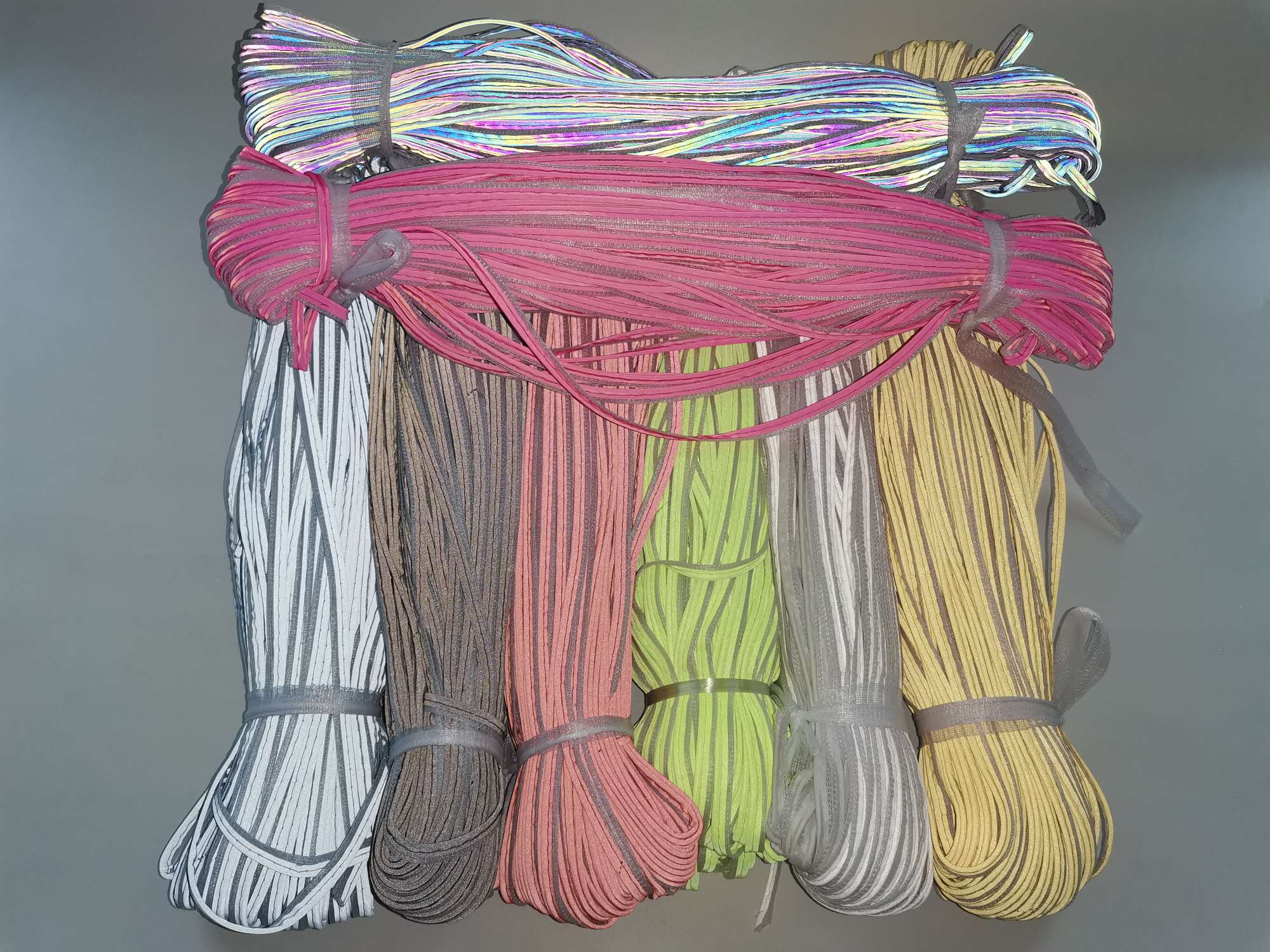 Colored reflective edge wrapping, reflective materials, reflective edge wrapping tape, edge wrapping accessories, and reflective edge wrapping tape Application Scenario