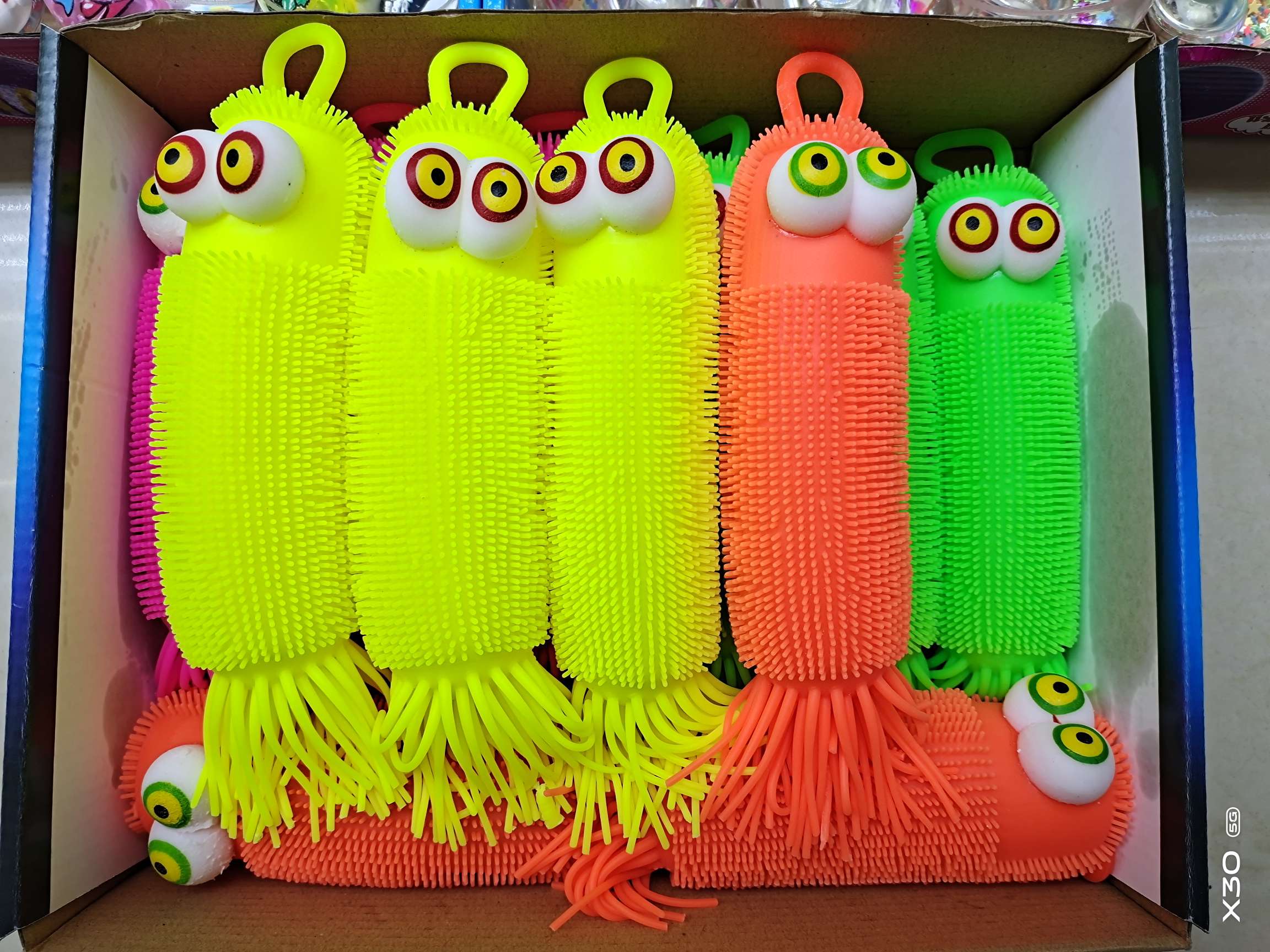 凸眼玉米毛毛虫产品图