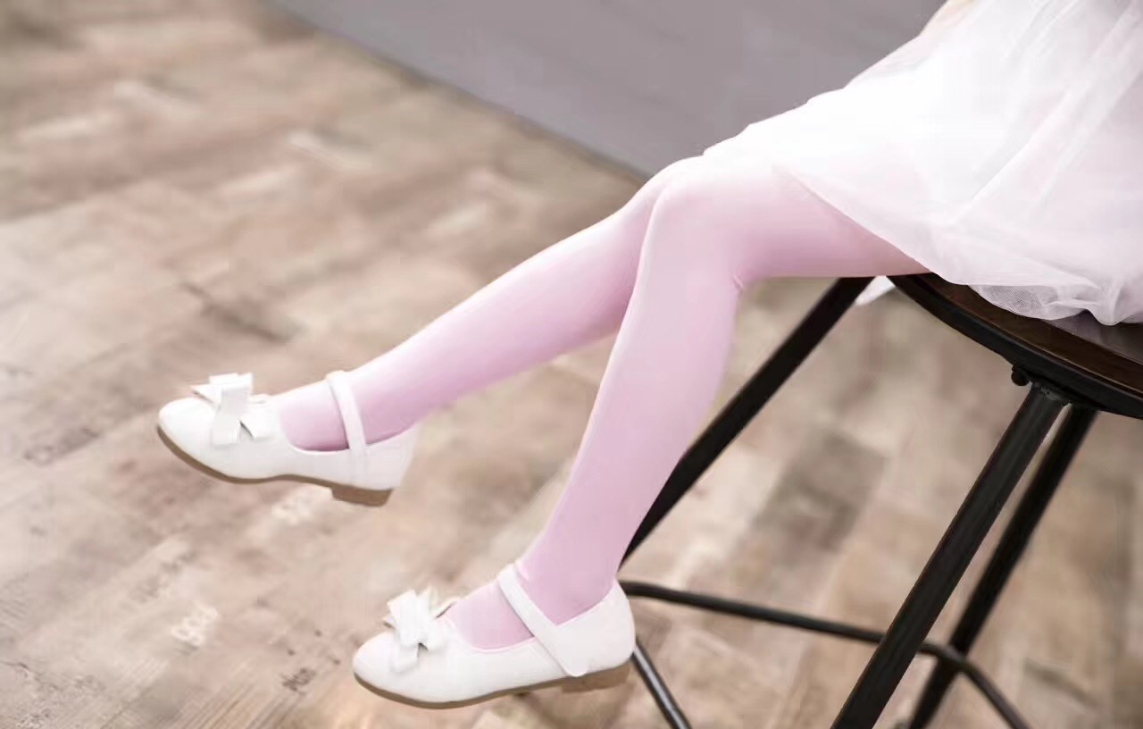 童舞蹈鞋实物图