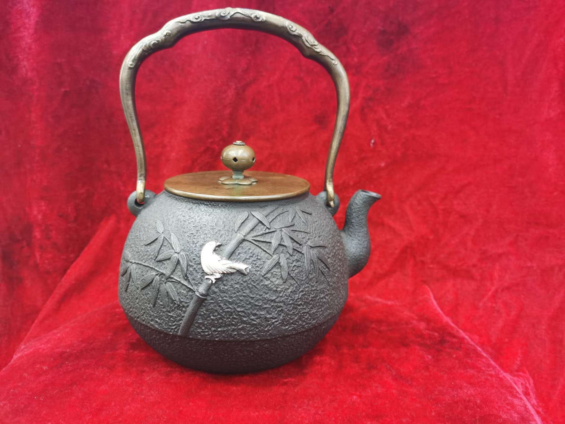 Hand-inlaid silver iron pot B thumbnail