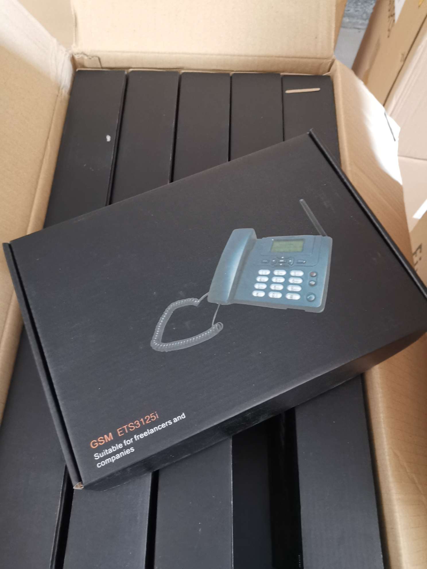 工厂直销2G物GSM制式无线插卡手机卡电话机商务办公电话机座机白底实物图