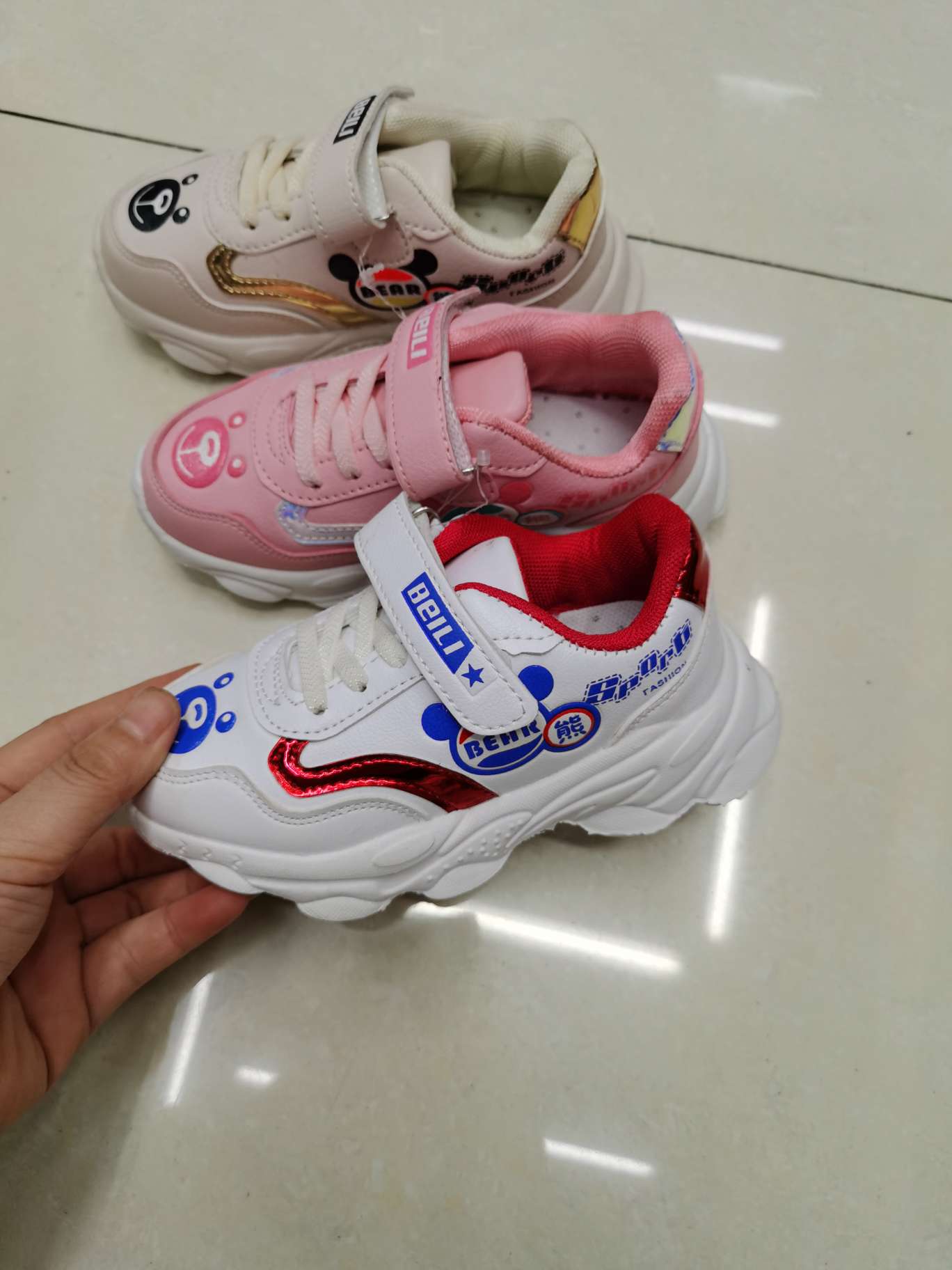 时尚百搭潮流，最新款式女童鞋，男童鞋