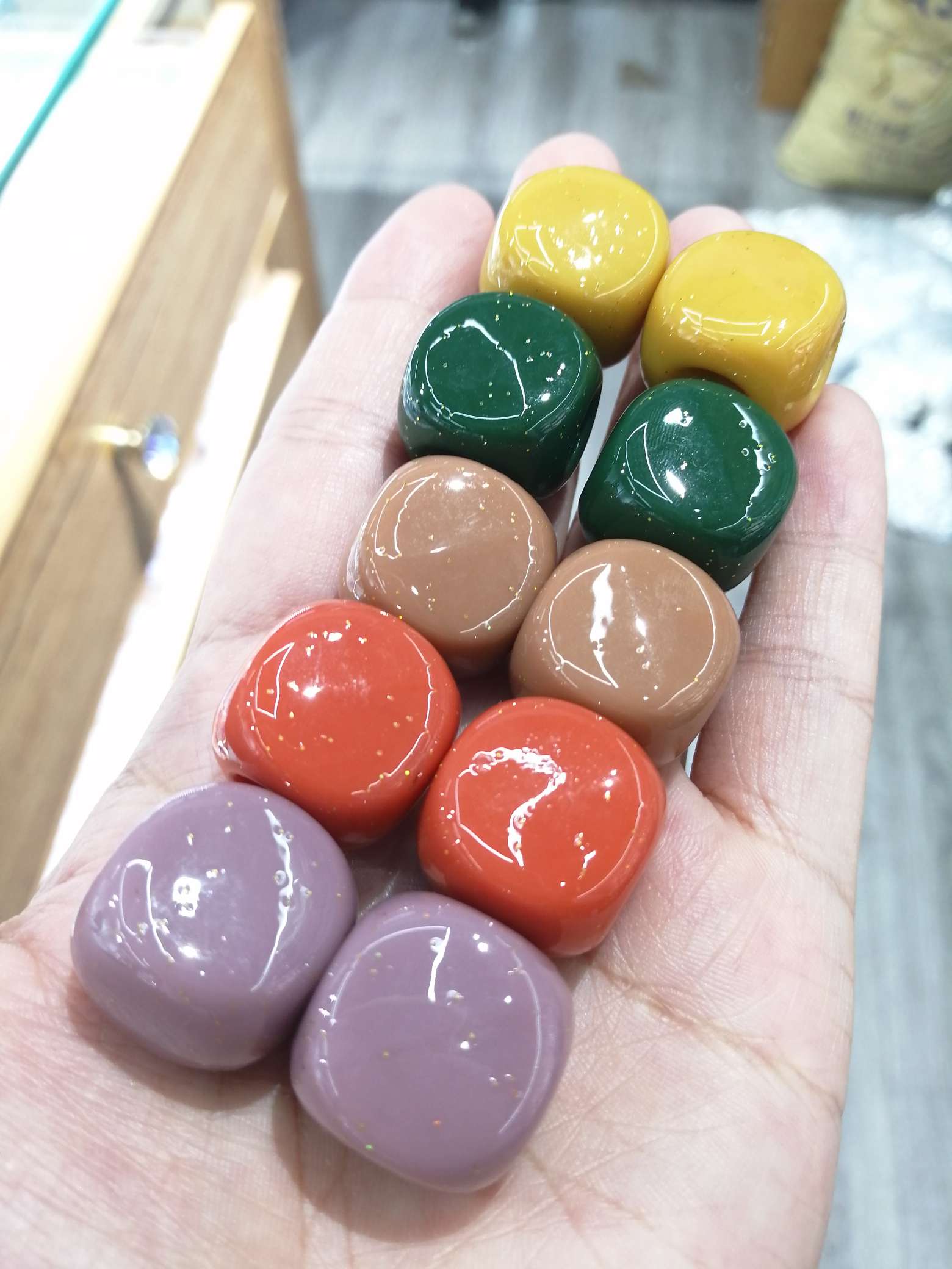 实色亮油葱粉四方偏孔18mm图