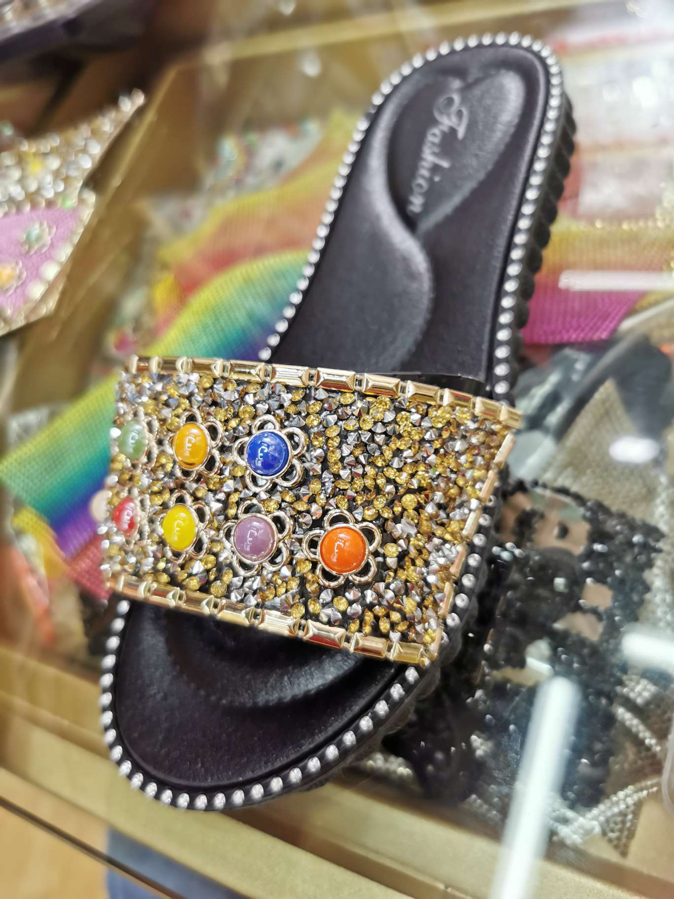 花朵线钻加树脂鞋面 鞋头细节图