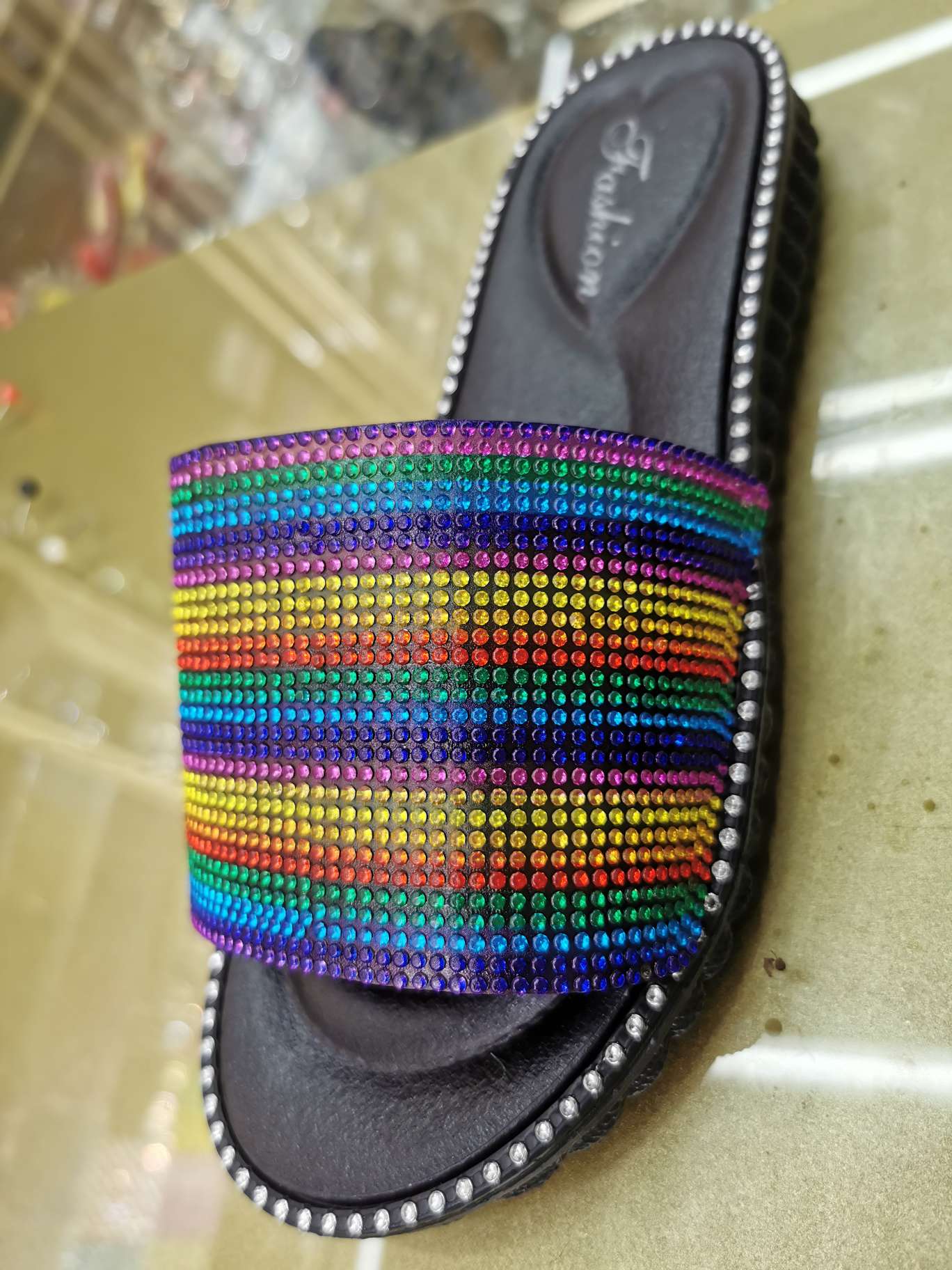 彩虹胶网 七色彩虹鞋面 鞋头 鞋材装饰细节图