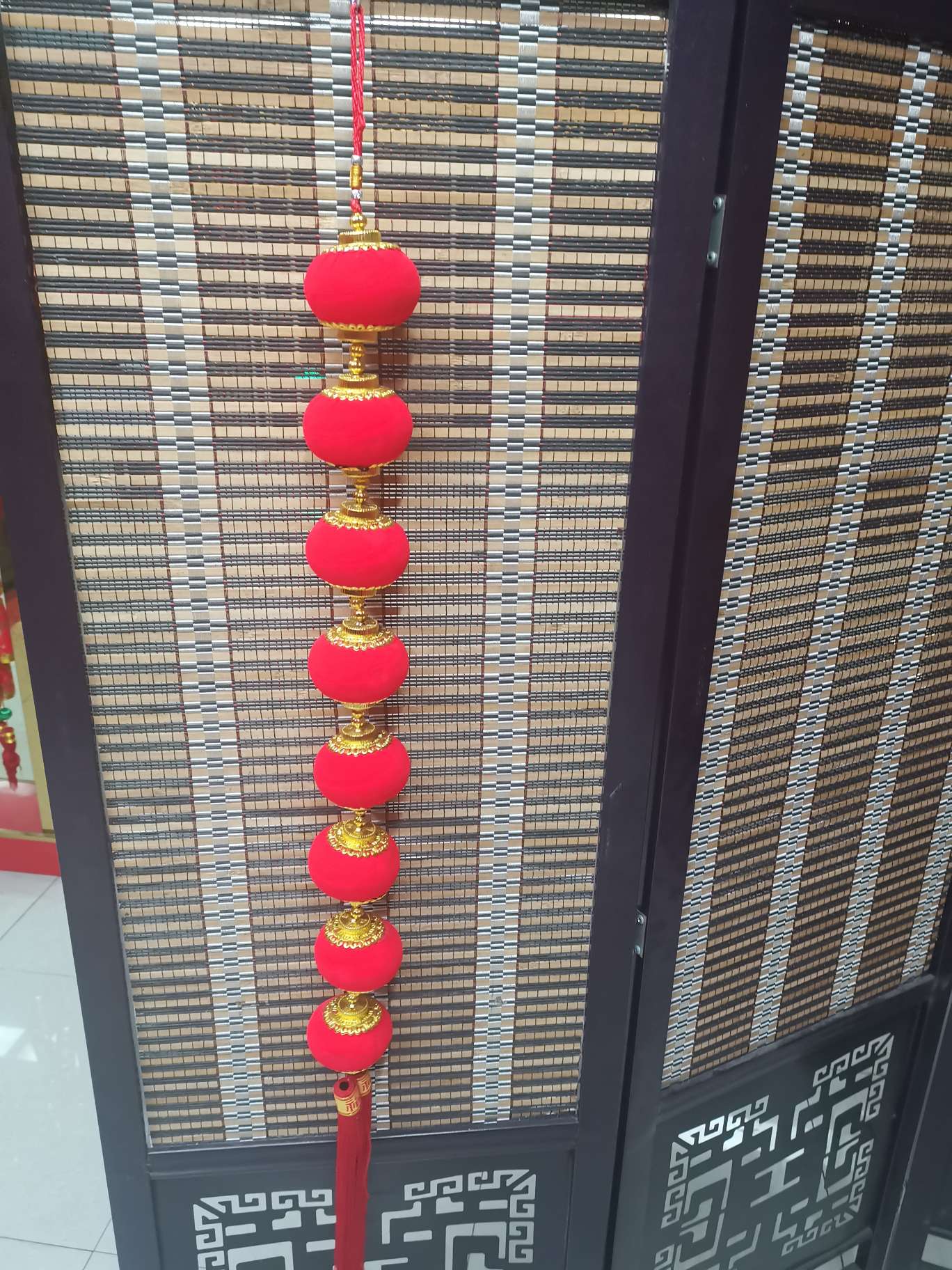 Eight small red lanterns