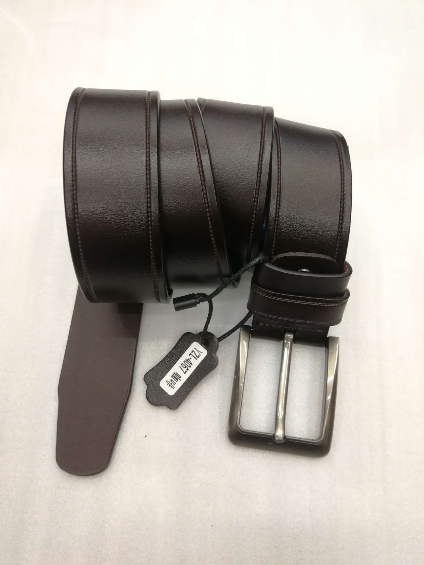 义乌好皮带AB0042韩版潮流牛皮针扣休闲时尚男士腰带厂家直销供应内销外贸白底实物图