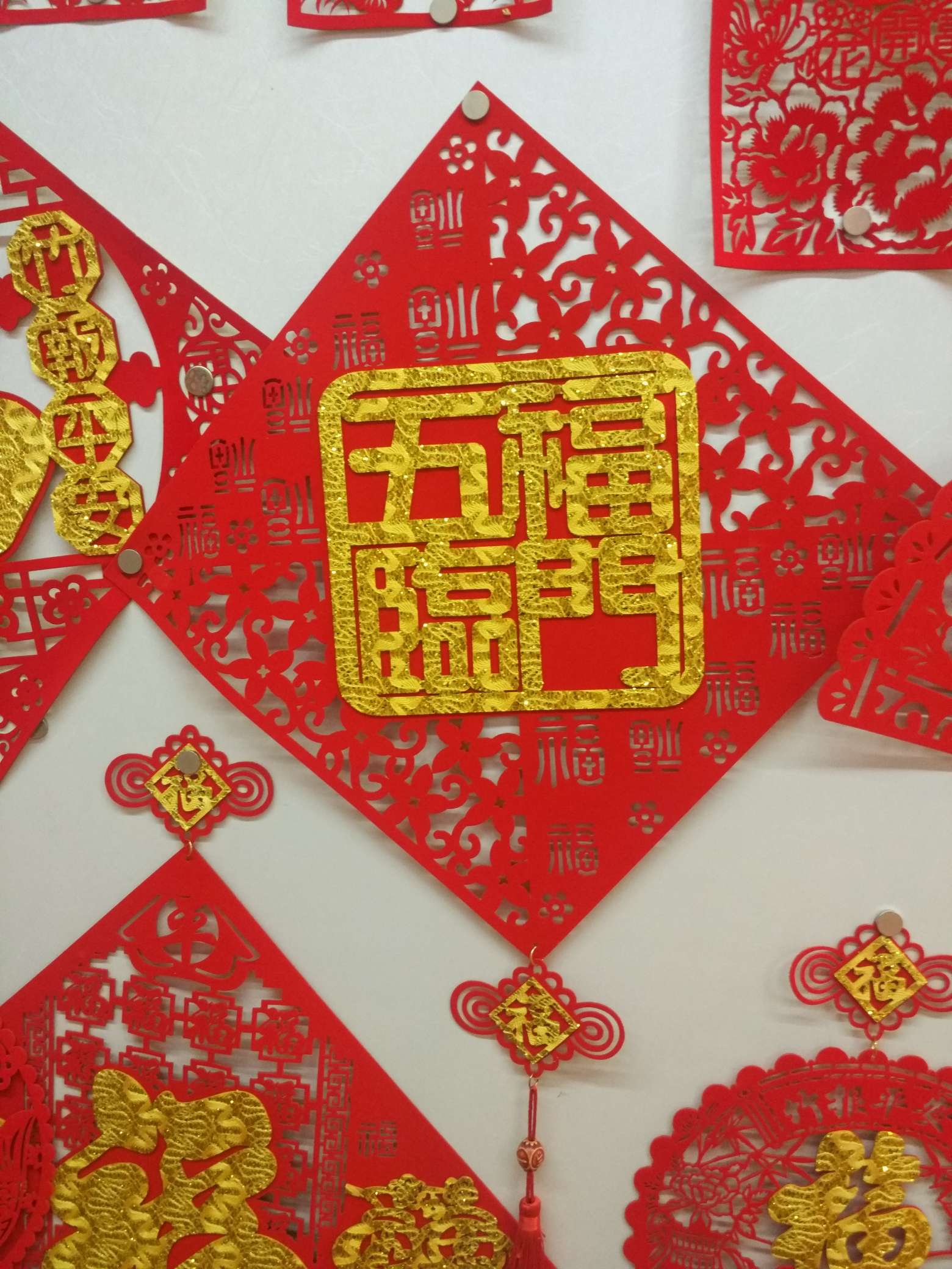 Velvet hollowed-out "Fu" character pendant for Spring Festival decoration and festival supplies 01 details Picture