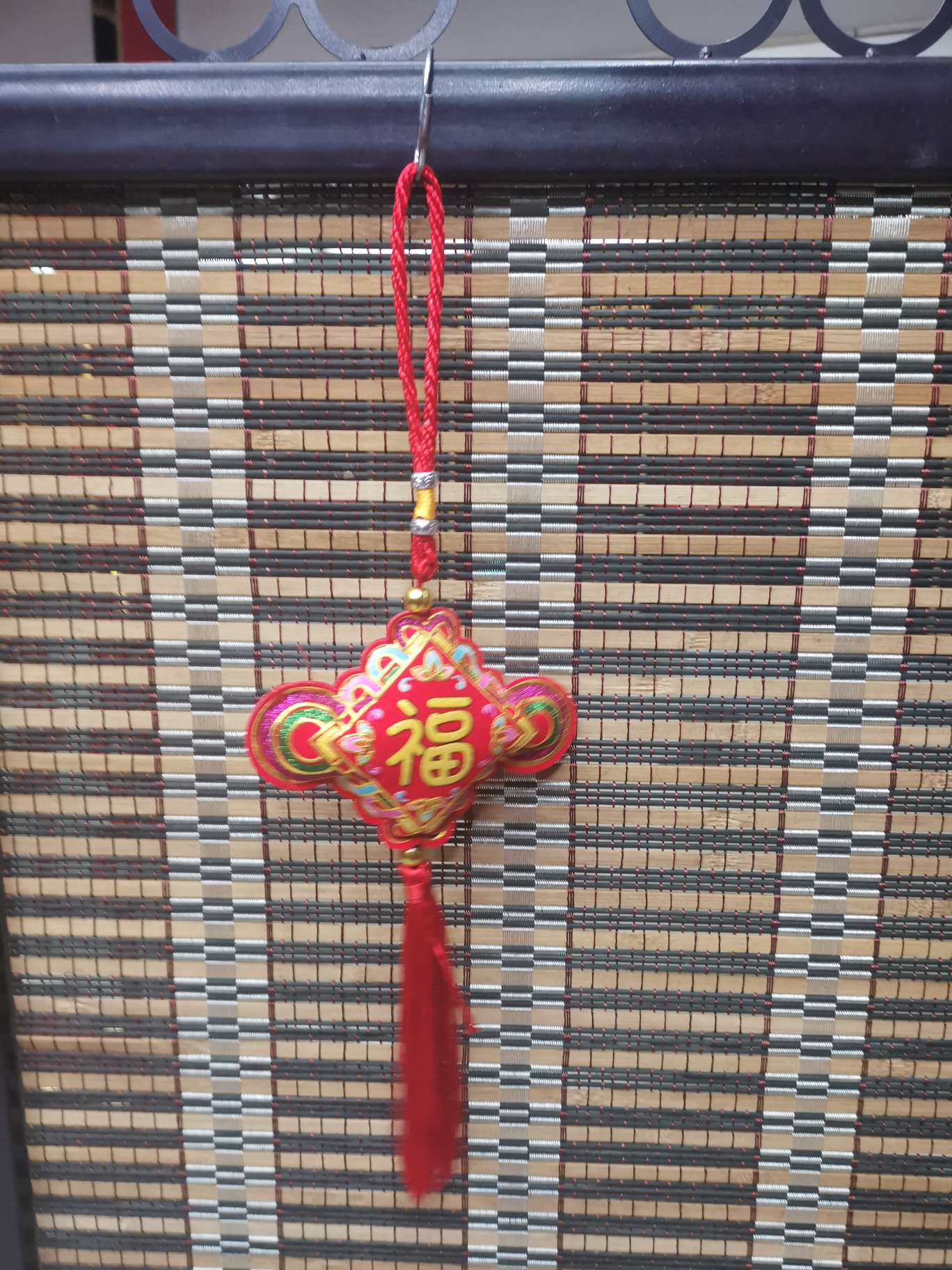 A single printed small Chinese knot