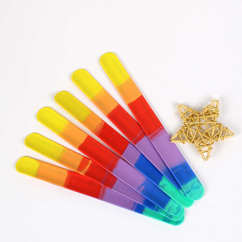 彩虹硅胶拍拍圈手环图