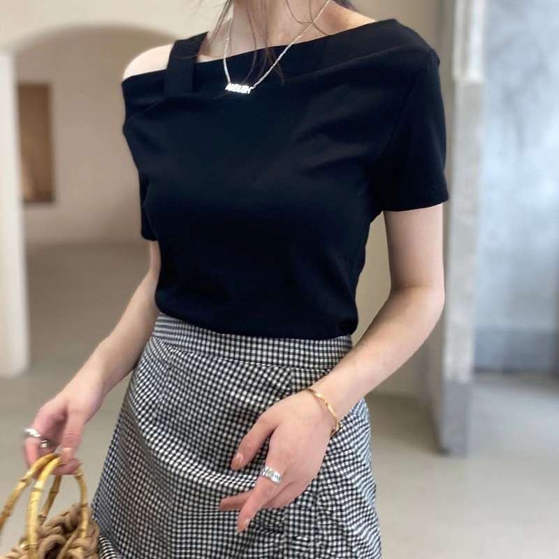 Black off-the-shoulder T-shirt thumbnail