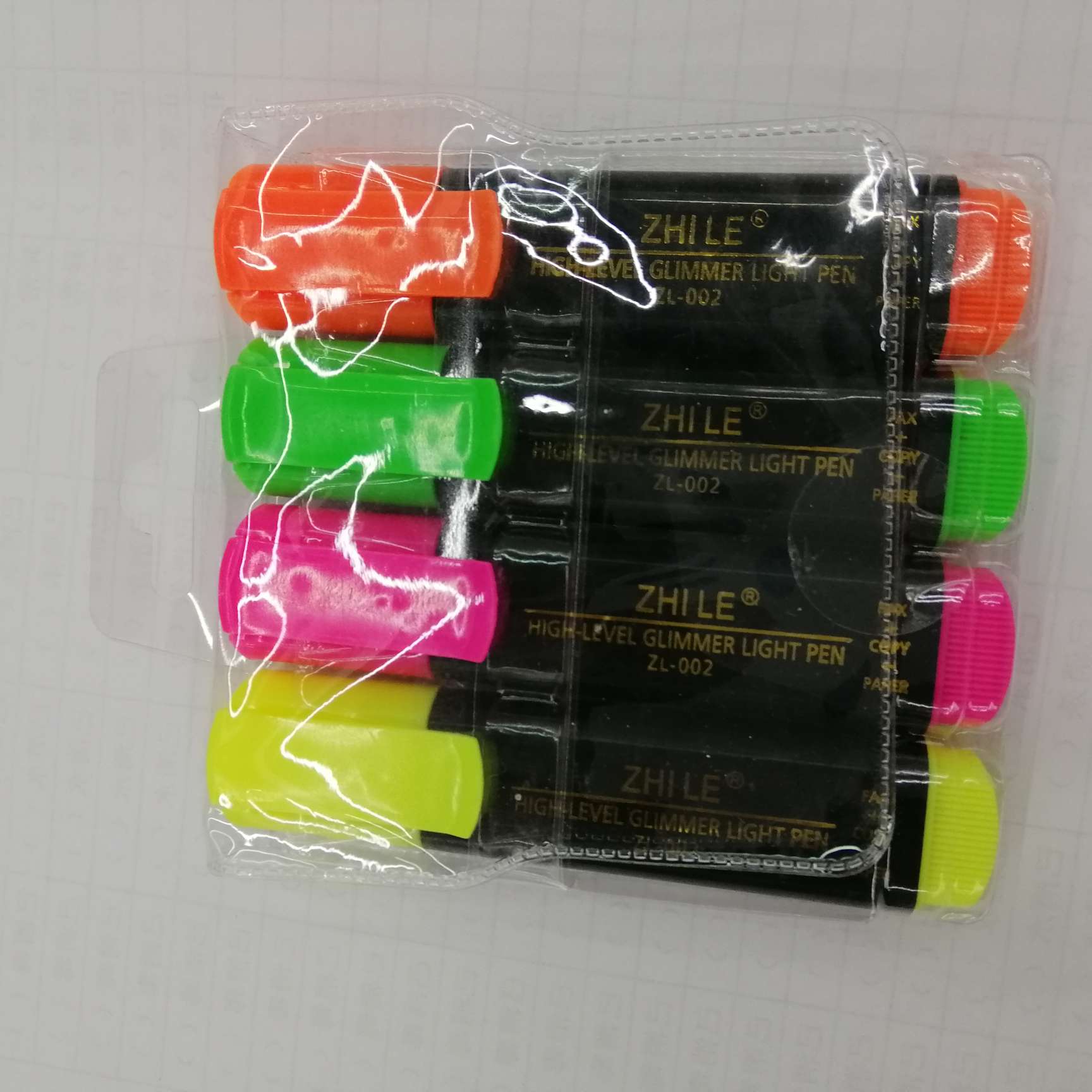 Four PVC bag highlighters from Yishi Hanjia Stationery for students' study and office use full figure
