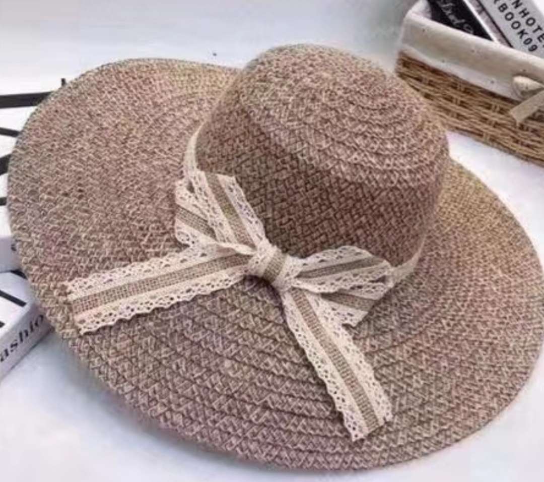 Large bow-tied hemp beach hat full figure