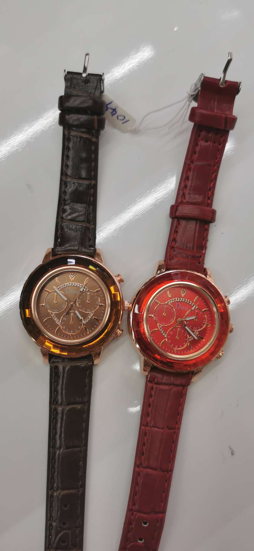 Ladies strap watch with color ring full figure