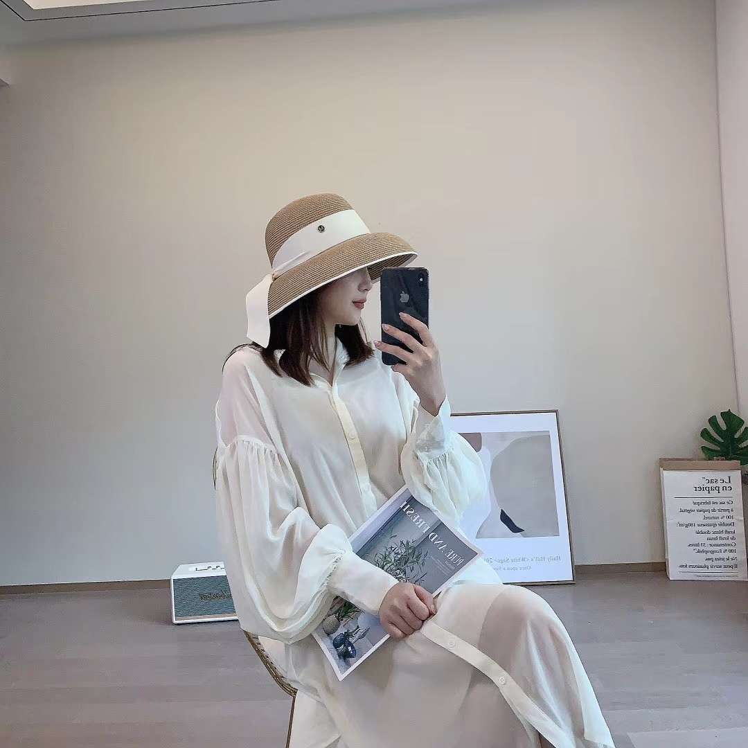 A chanel-style straw hat Application Scenario