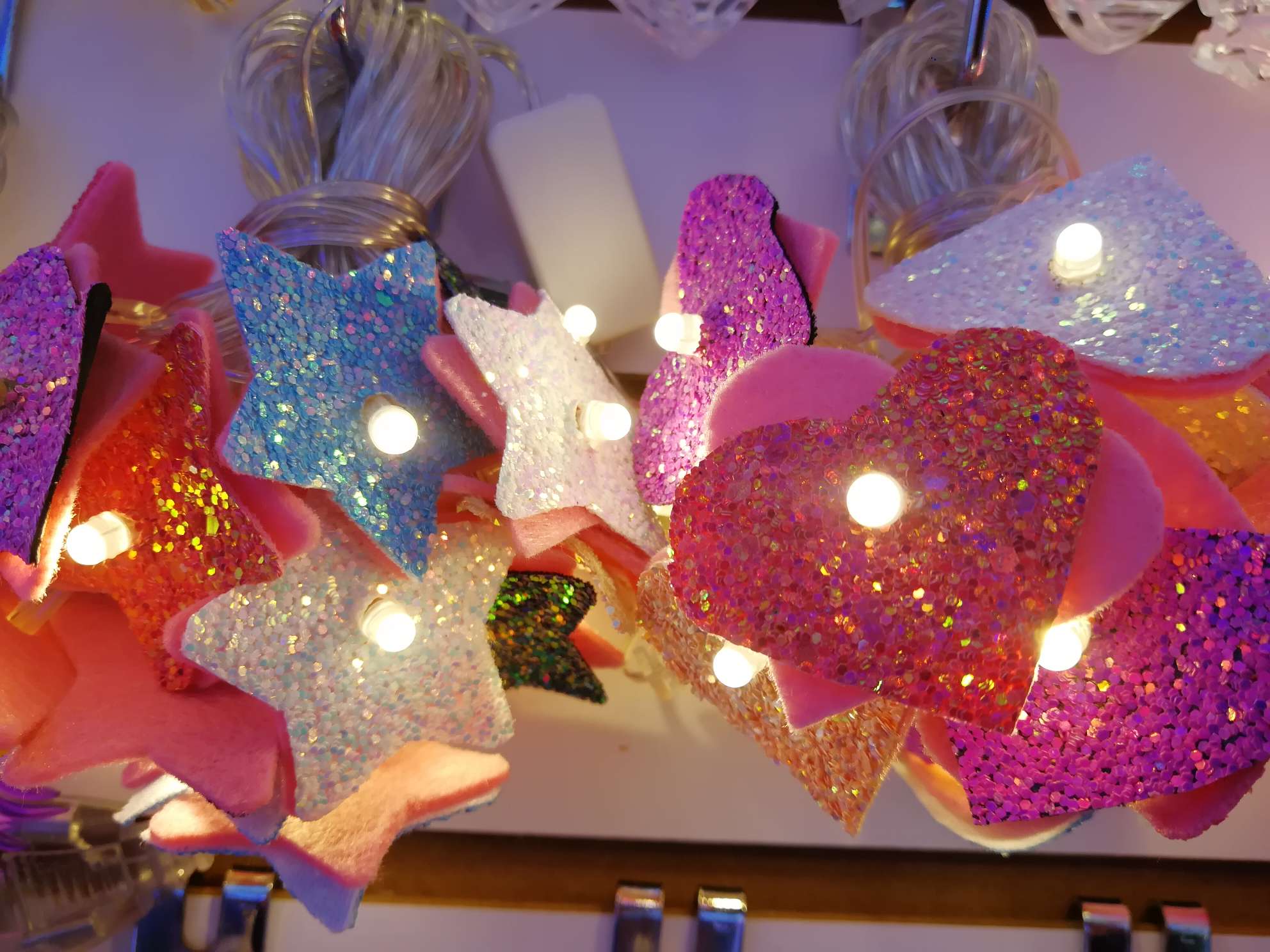 A 20-head five-star light string