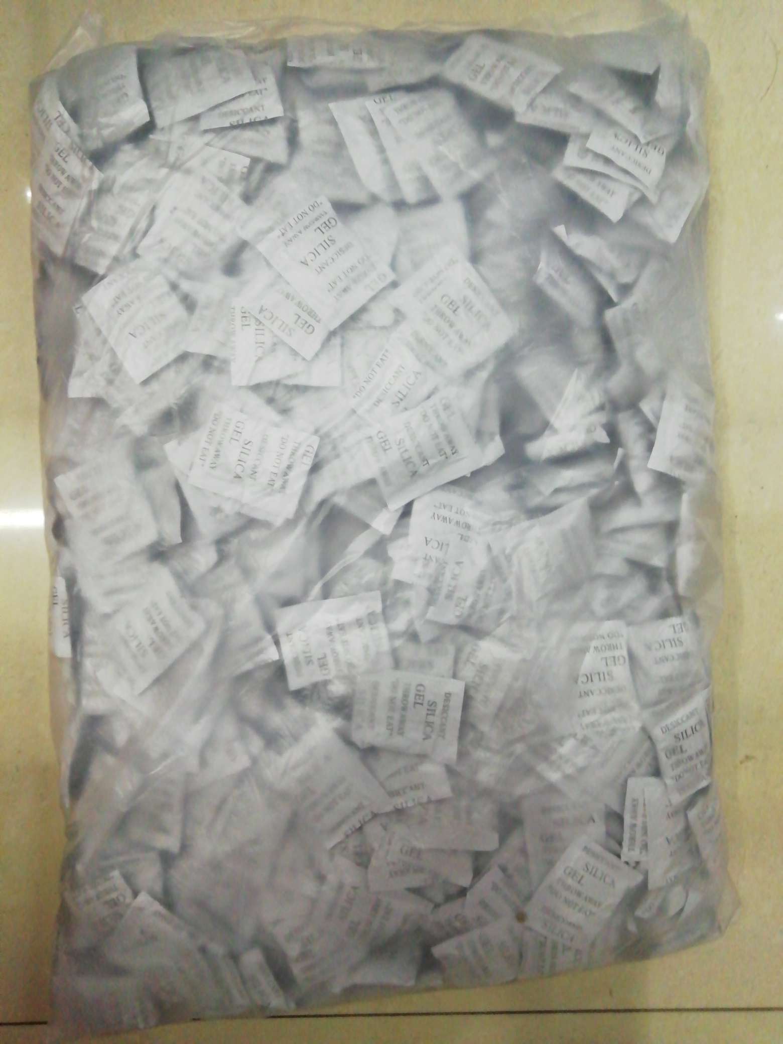 干燥剂环保矿物质服饰防潮辅料定制大量供货