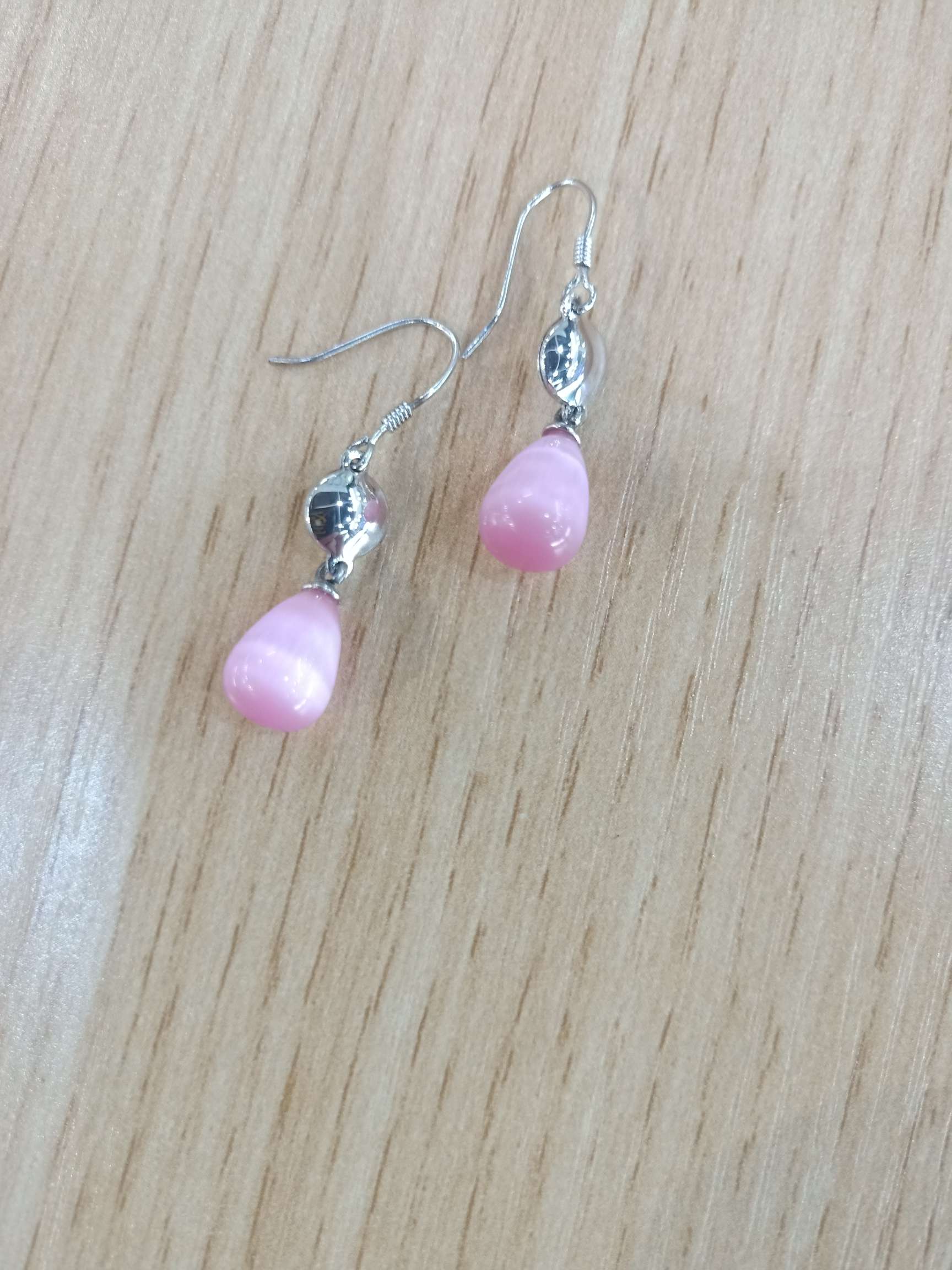 粉红色猫眼搭配创意925纯银耳环细节图