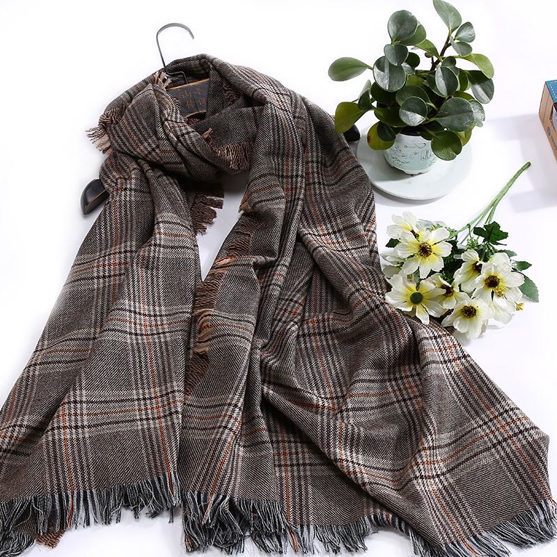 Classic Plaid Ladies With Spring And Winter Fashion Scarves
