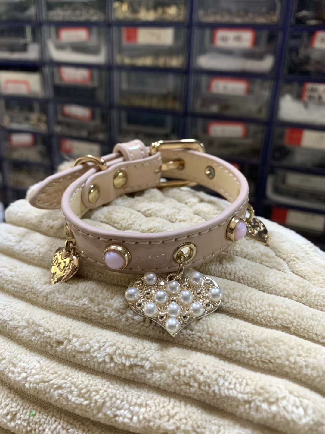 奢侈宠物项圈/黑蕾丝项圈/宠物用品项圈白底实物图