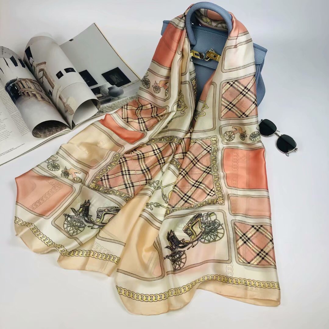 新丝缎印花围巾详情图6