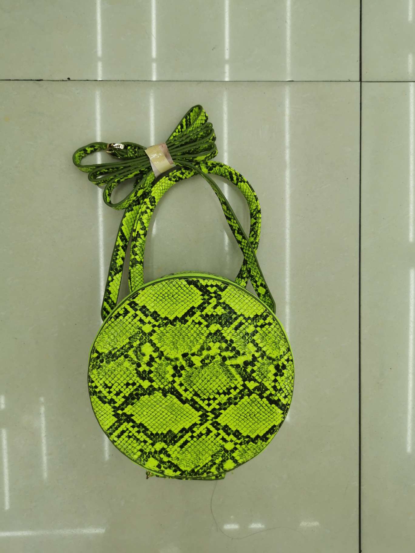 Hand-carried fashion bags thumbnail