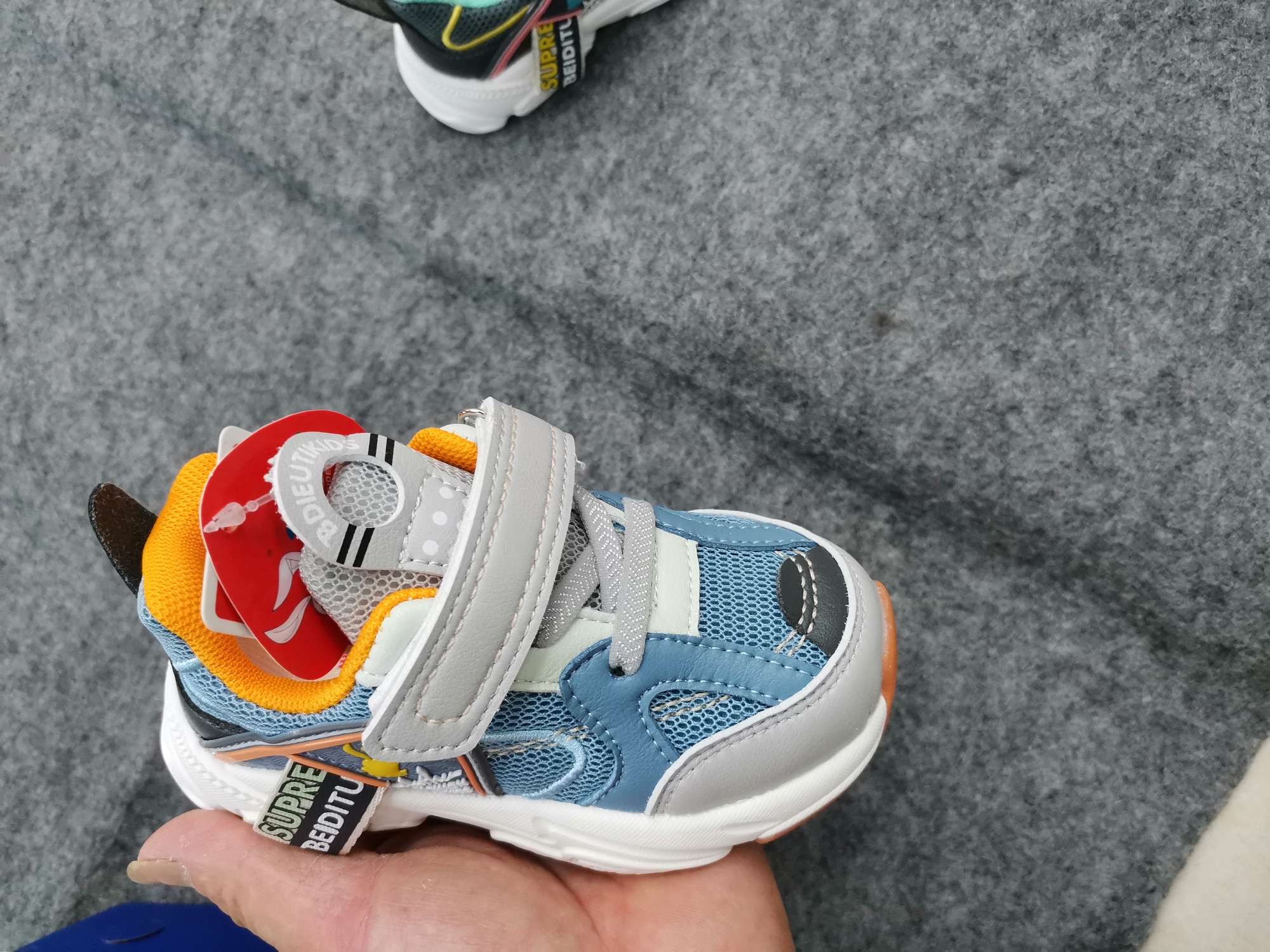 男式运动单鞋实物图