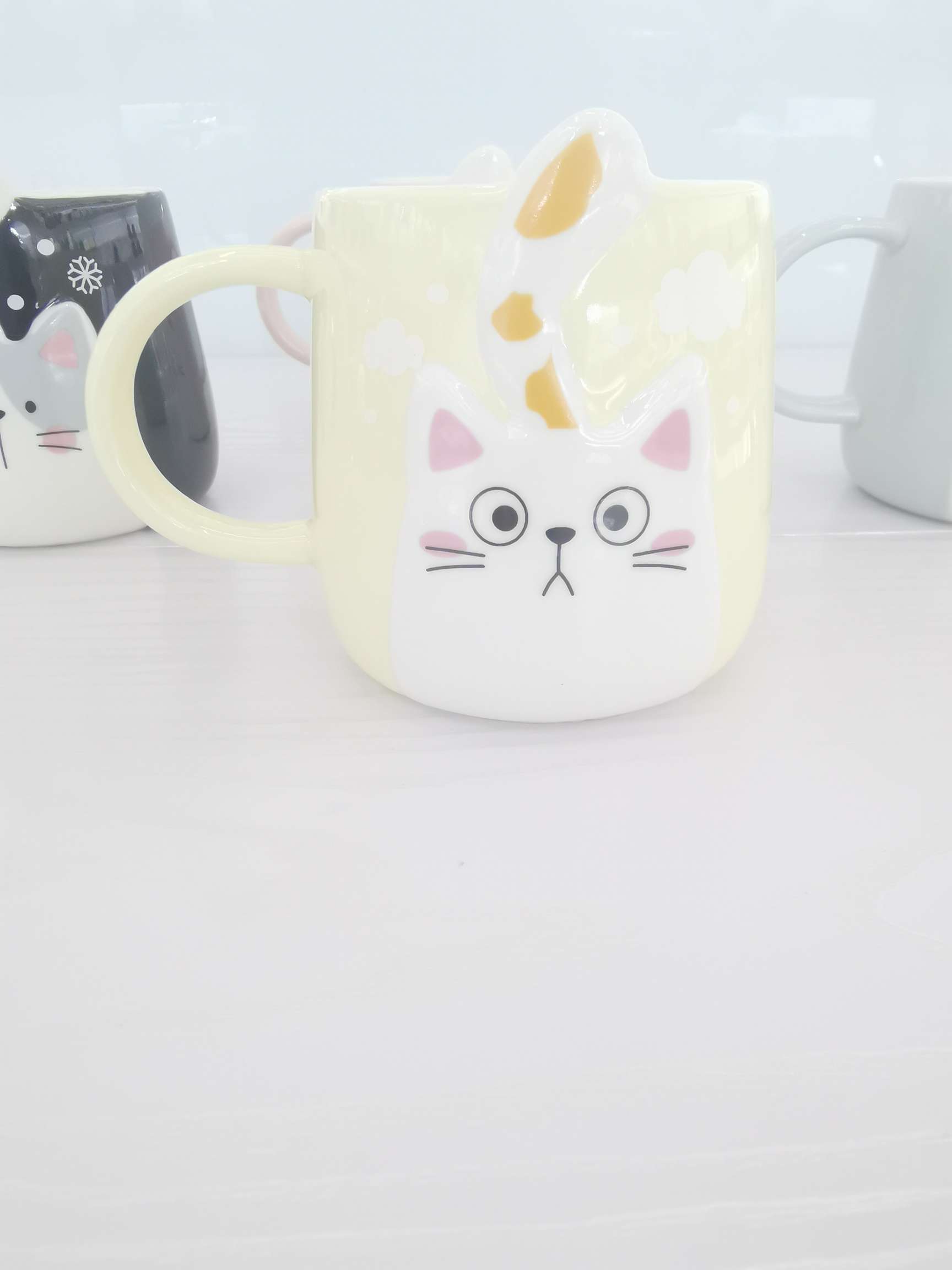 Cute cat-shaped colored glazed ceramic cups, coffee cups and water cups Item Picture