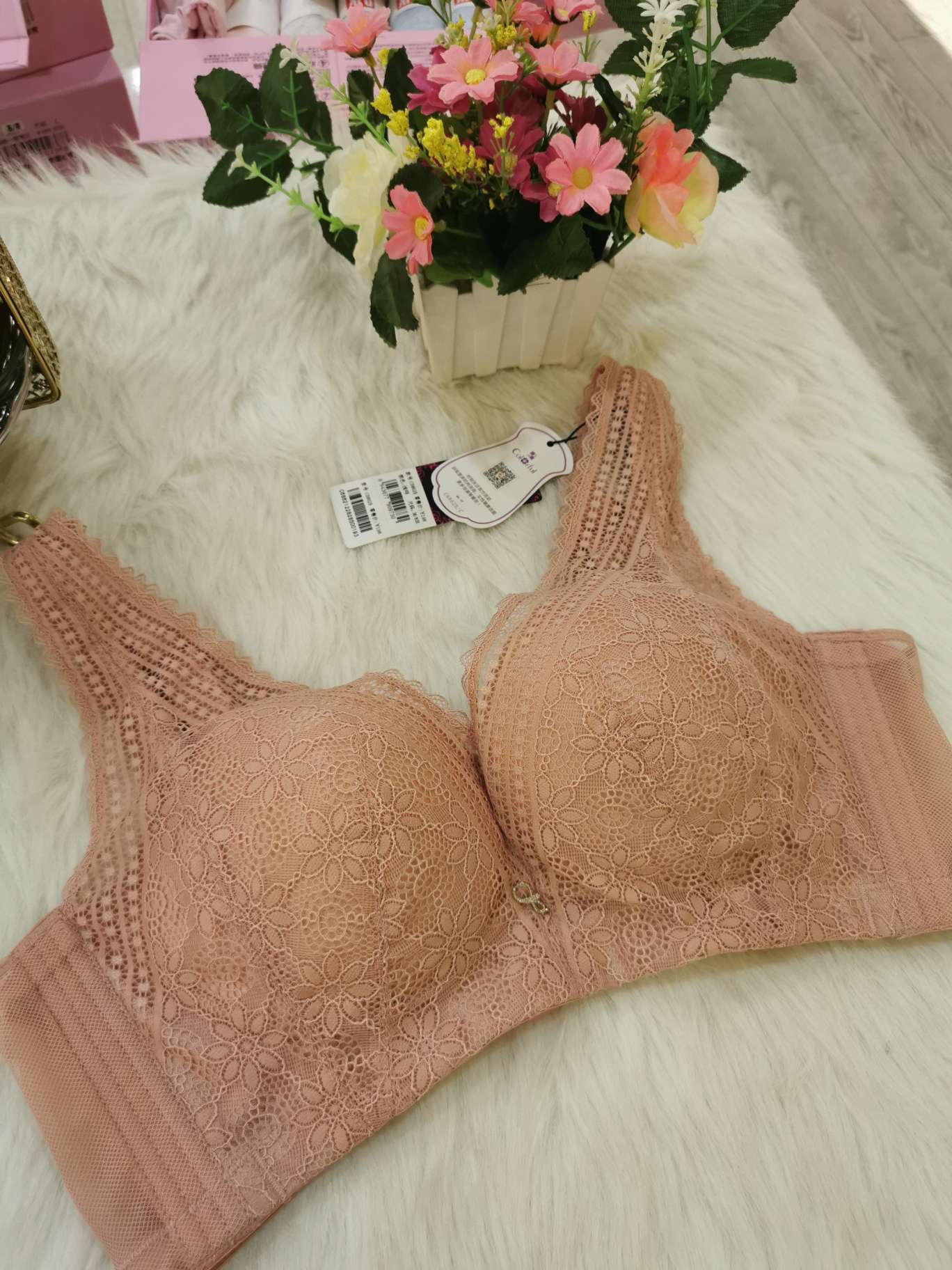 Colorful and diverse 6862B