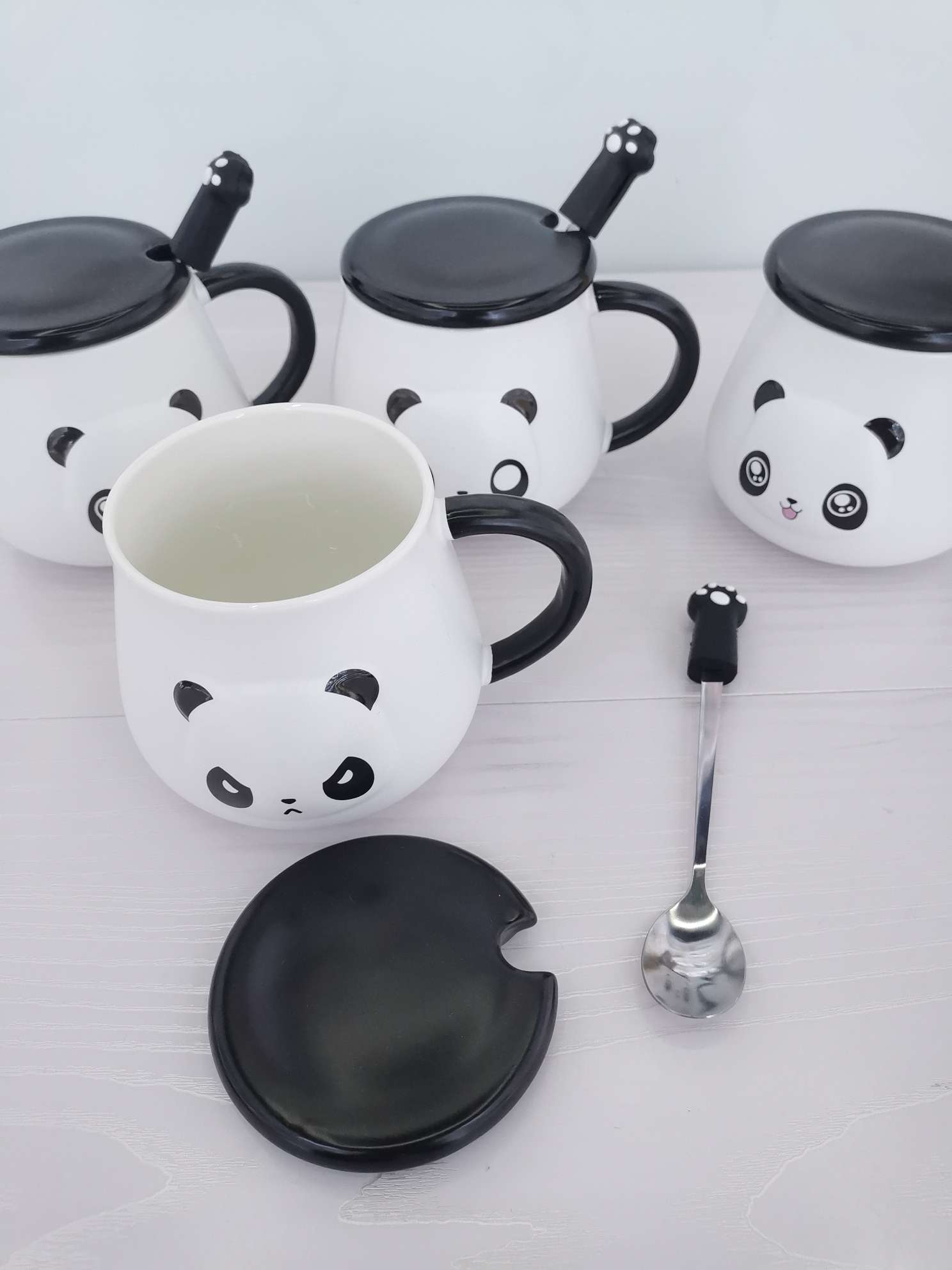 Three-dimensional panda-shaped ceramic cups, coffee cups and water cups details Picture