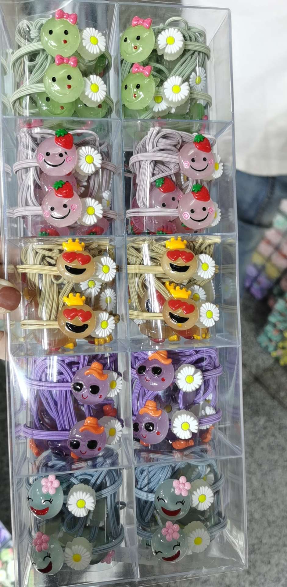 Smiling face rubber band details Picture