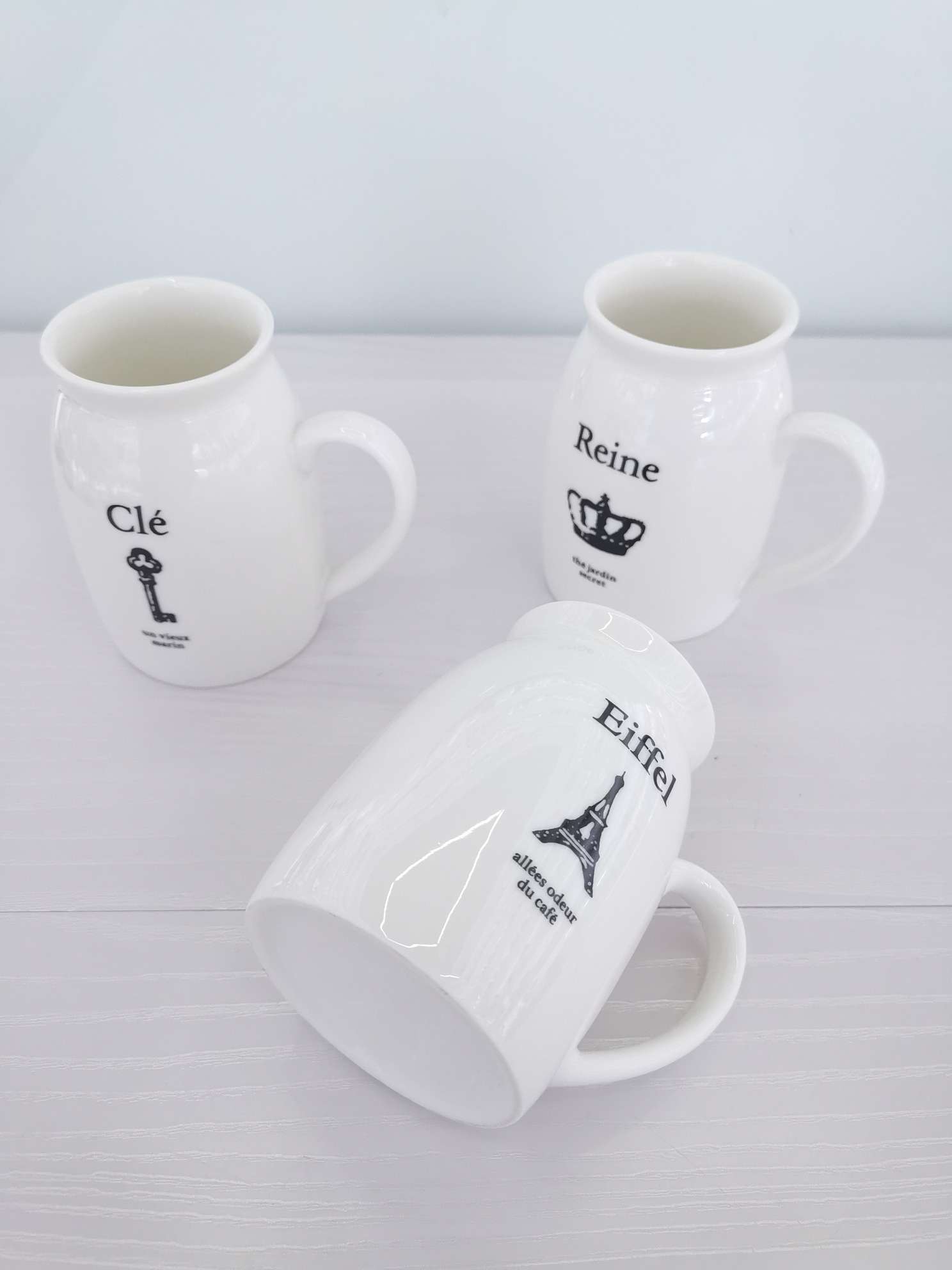 Simple white glossy ceramic milk cups and water cups details Picture