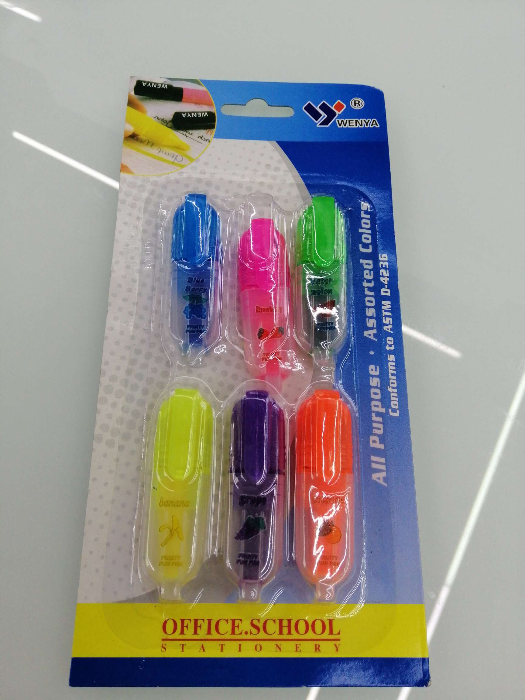 Yiwu Hanjia Stationery offers 6 short capd-absorbing highlighter pens in 6 colors full figure