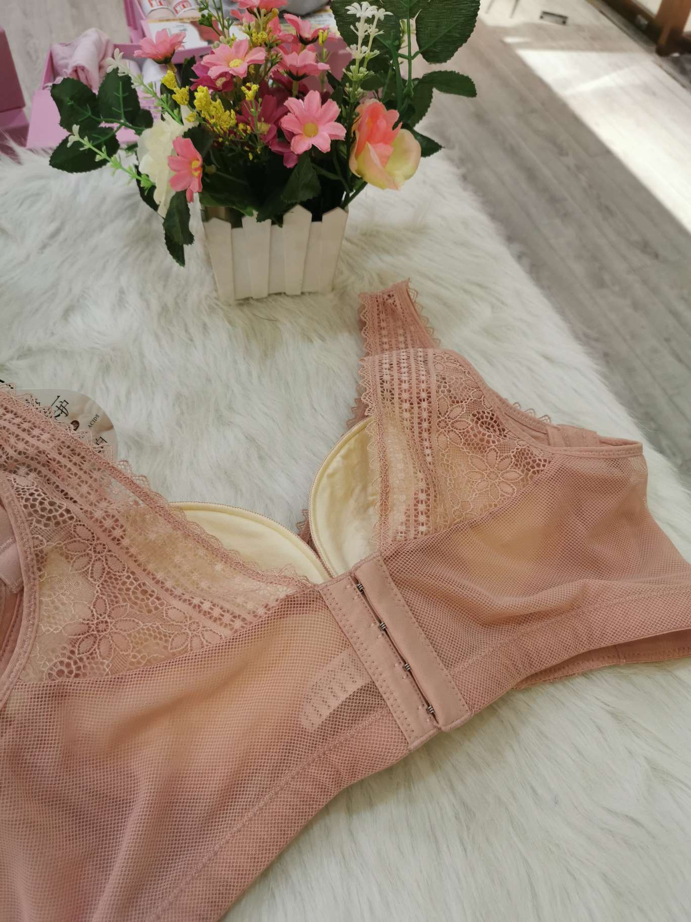 Colorful and diverse 6862B details Picture