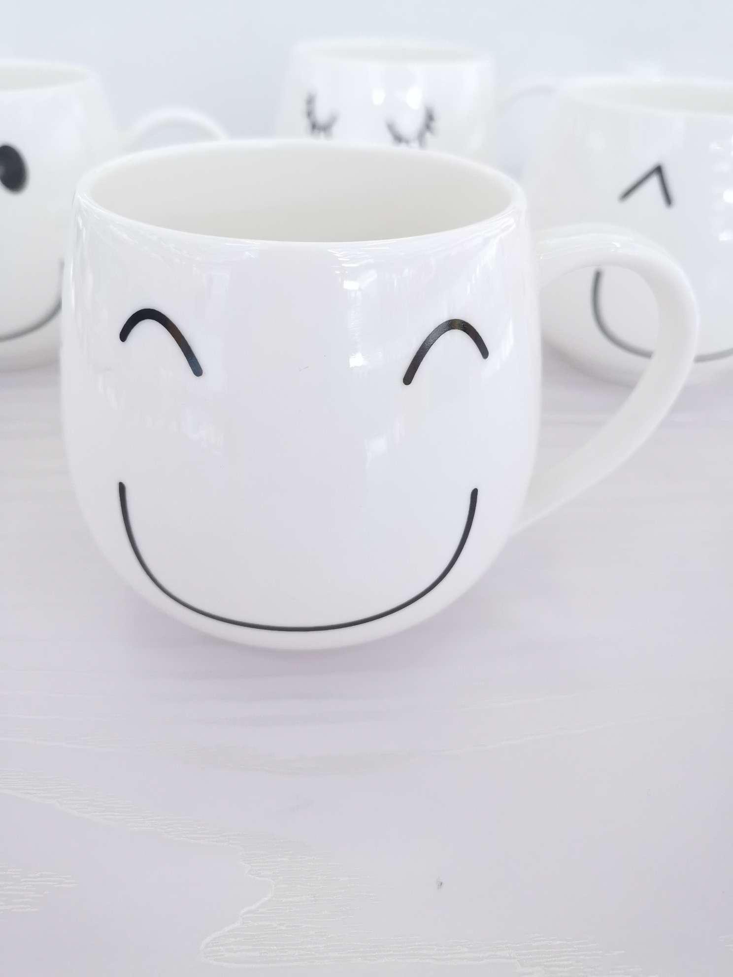 Simple and cute smiling ceramic cups, coffee cups, water cups undefined