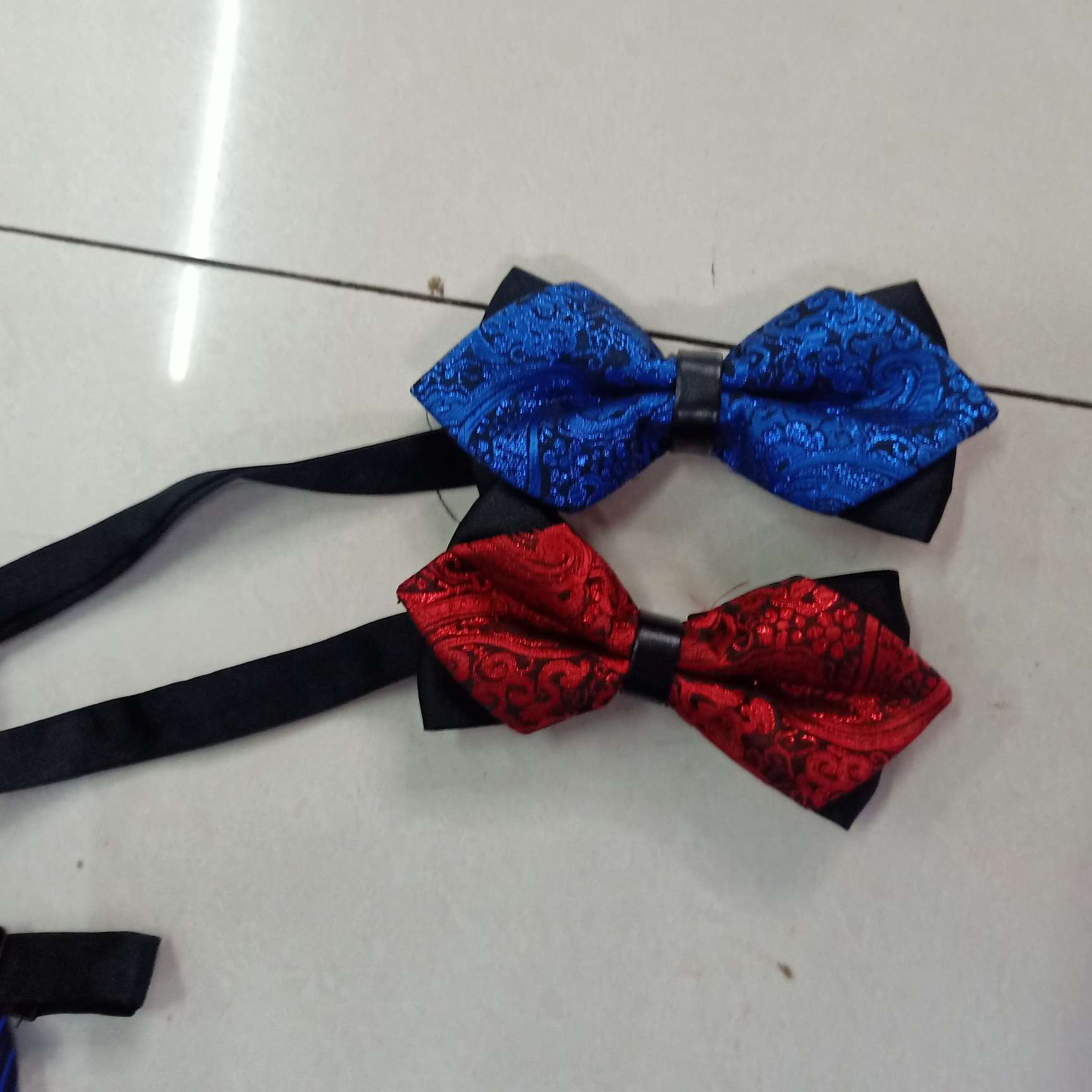 皮包蕊尖角领结白底实物图