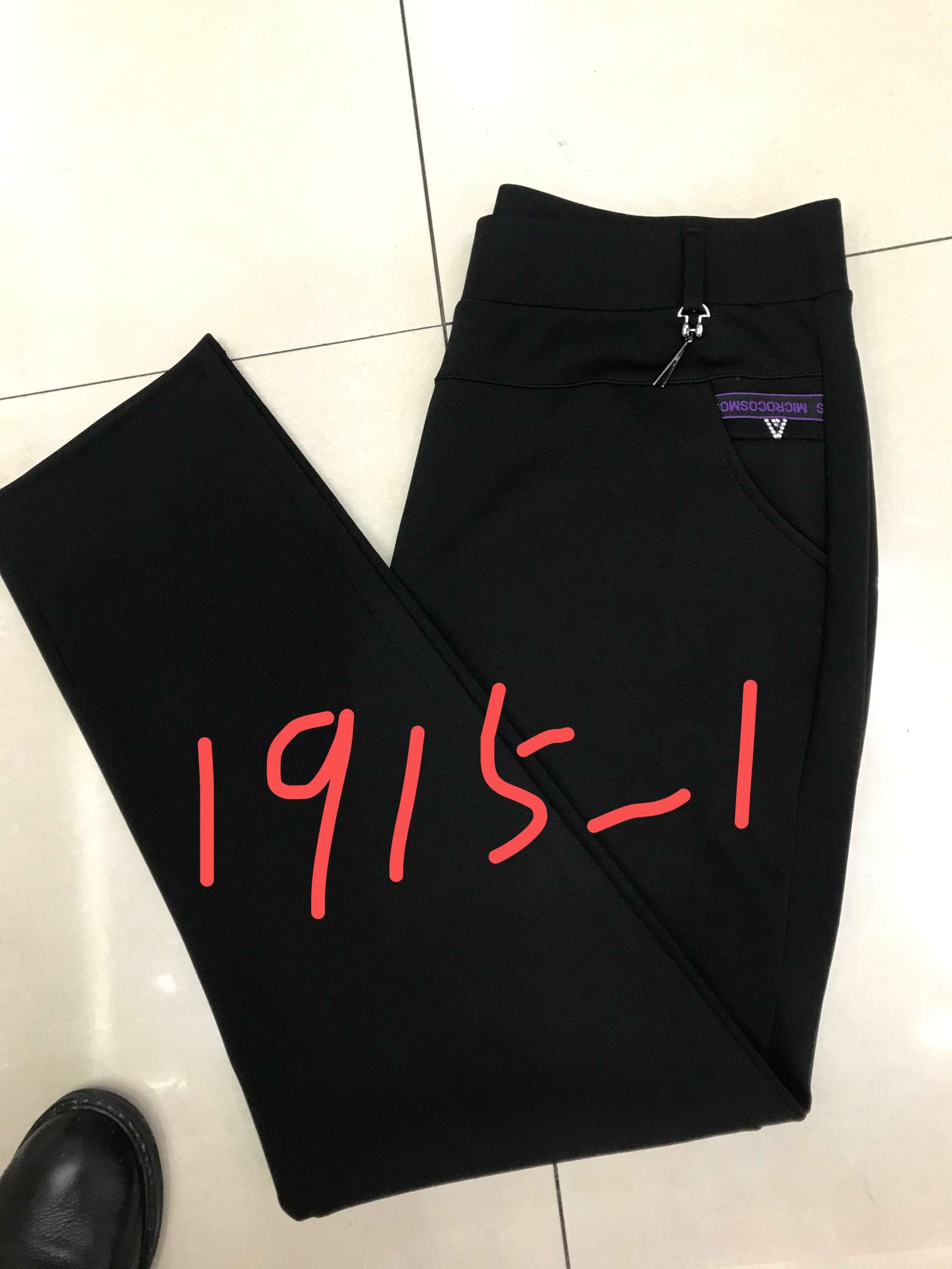 黑色百搭直筒裤