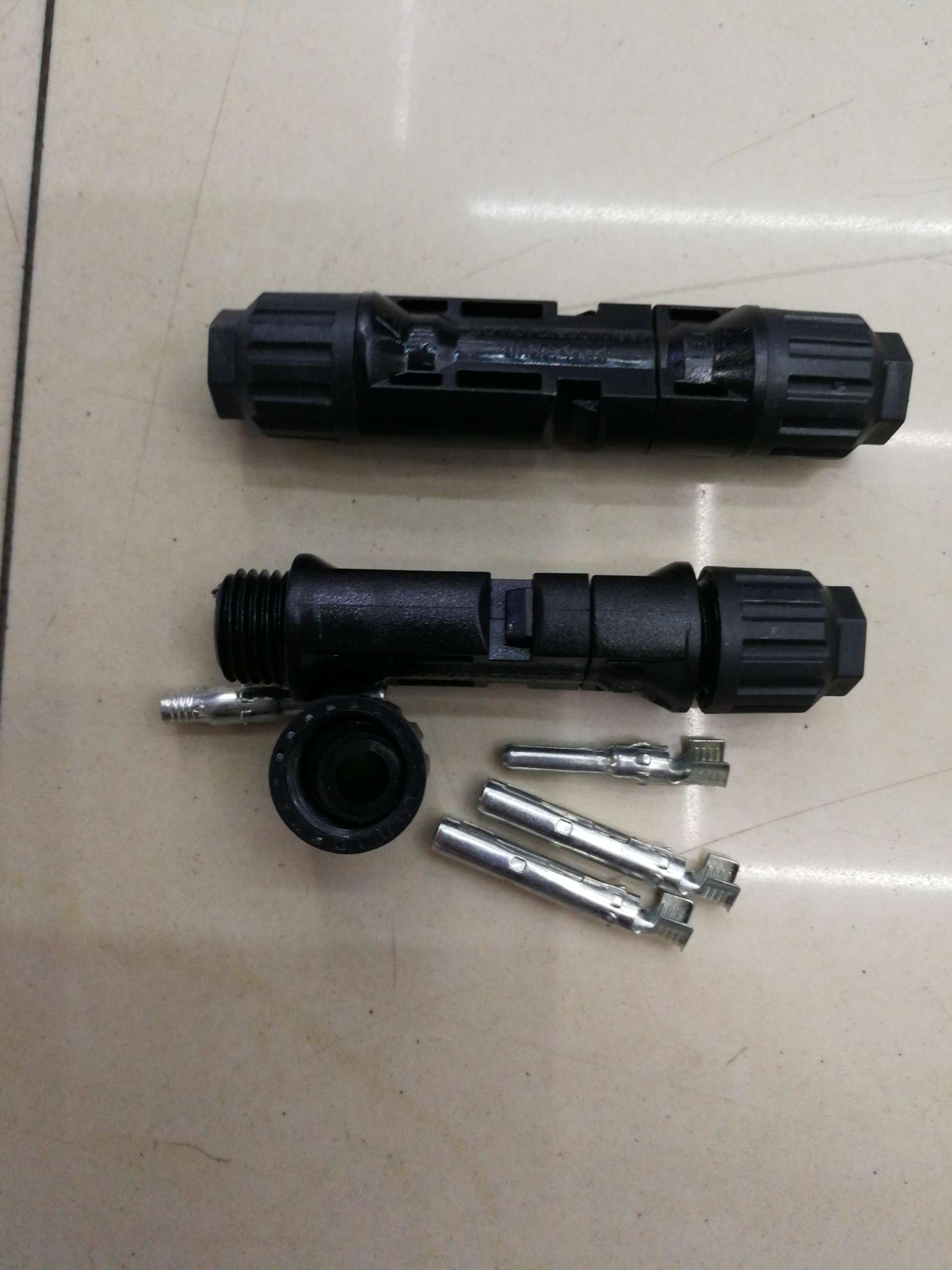 太阳能板连接头