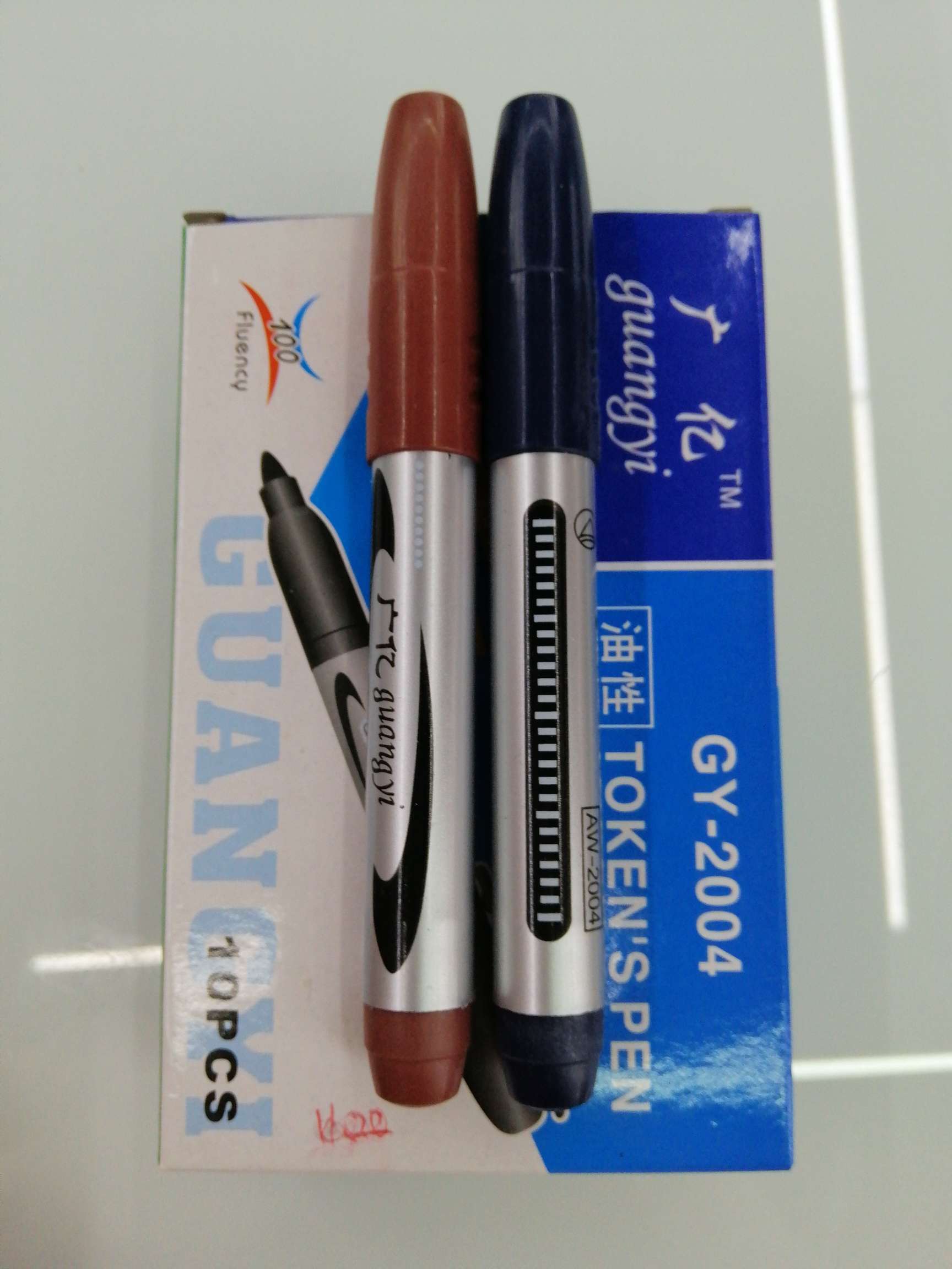 Yiwu Hanjia Stationery offers 12 black, blue and red marker pens in small packages at a low price full figure