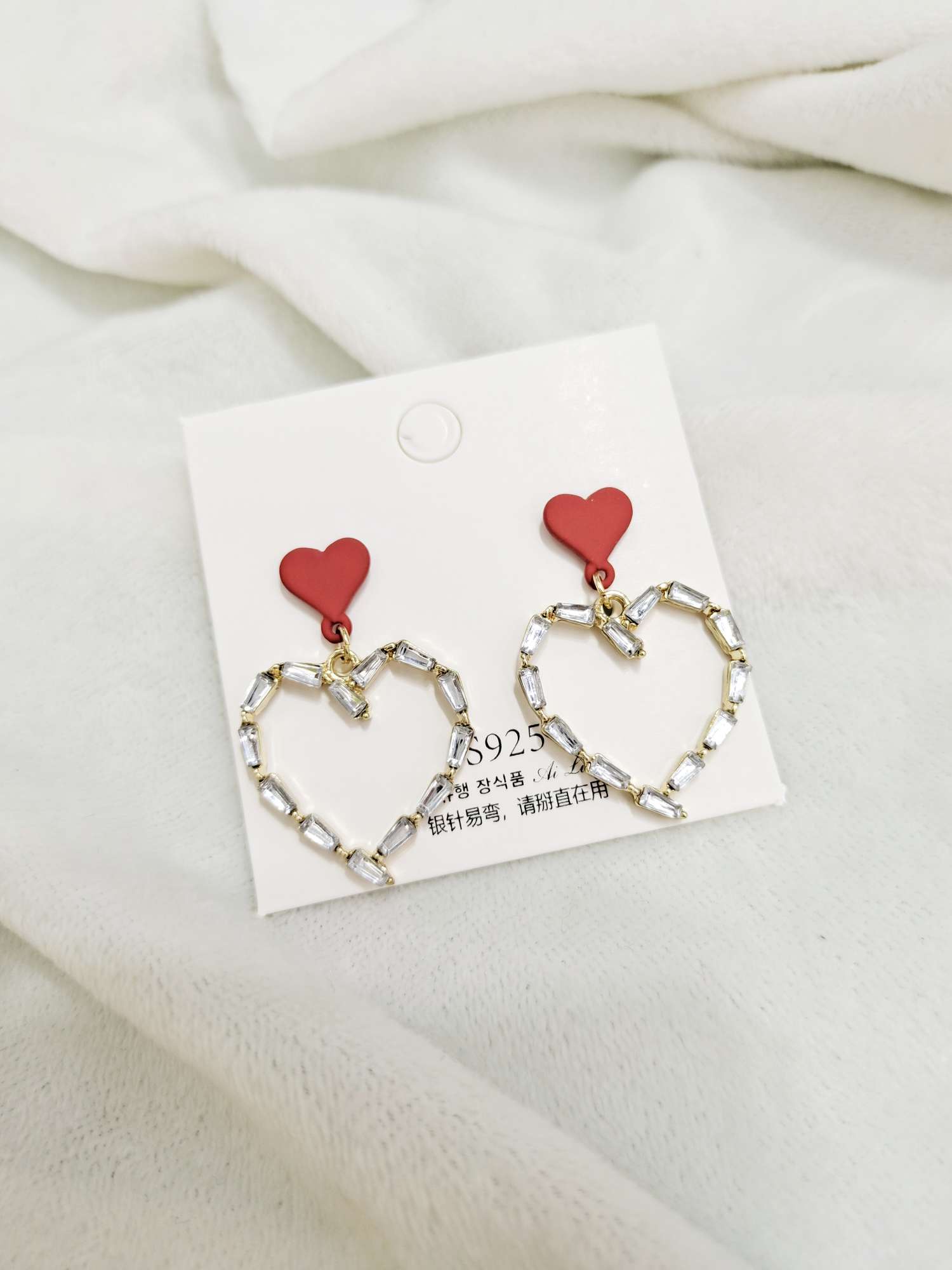 Red heart love earrings dangle feminine temperament South Korea simple personality with network red round heart earrings studs